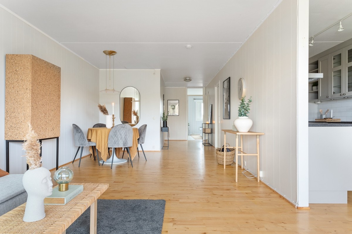 Stue med inngang til kjøkken Galleribilde