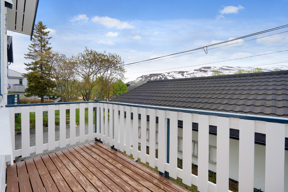Østvendt veranda med gode sol- og lysforhold!