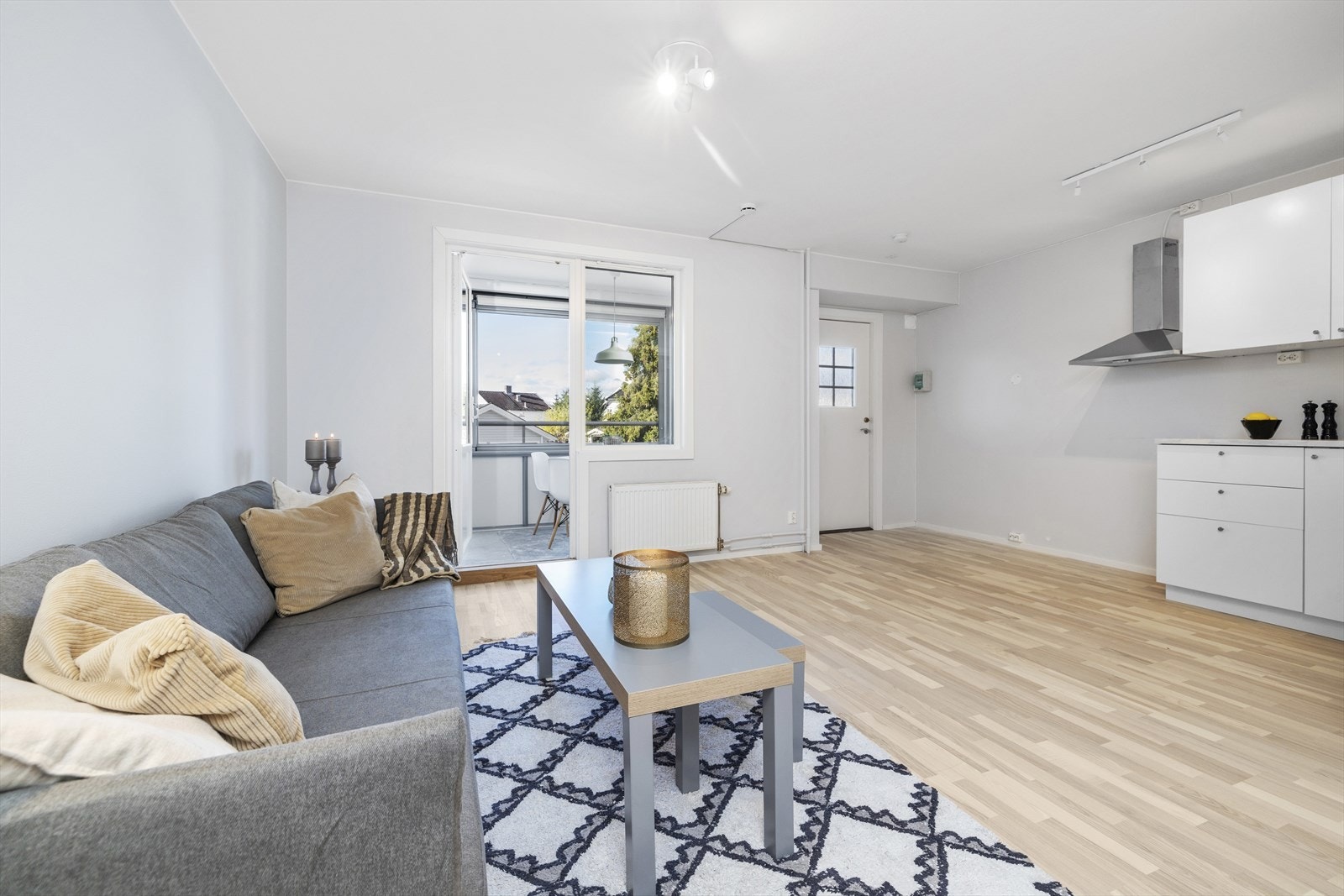 Stue og kjøkken i åpen løsning Galleribilde