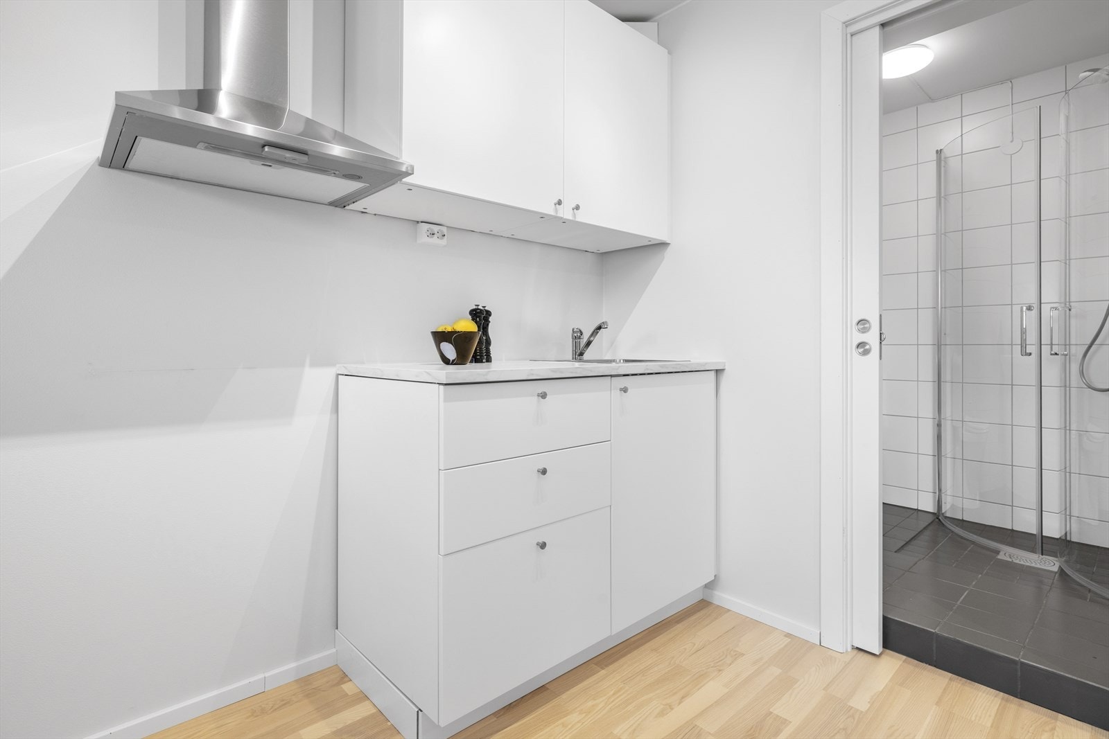 Praktisk med skyvedør til bad og wc Galleribilde