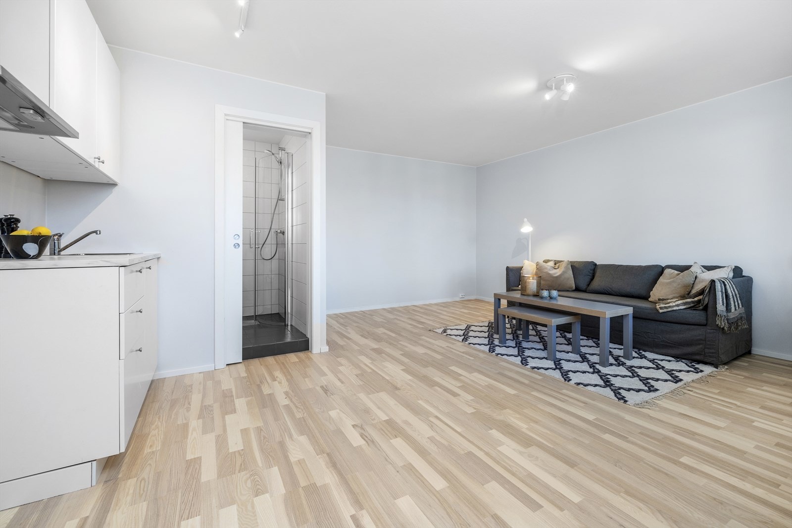 I dag fremstår leiligheten lys og åpen.... Galleribilde