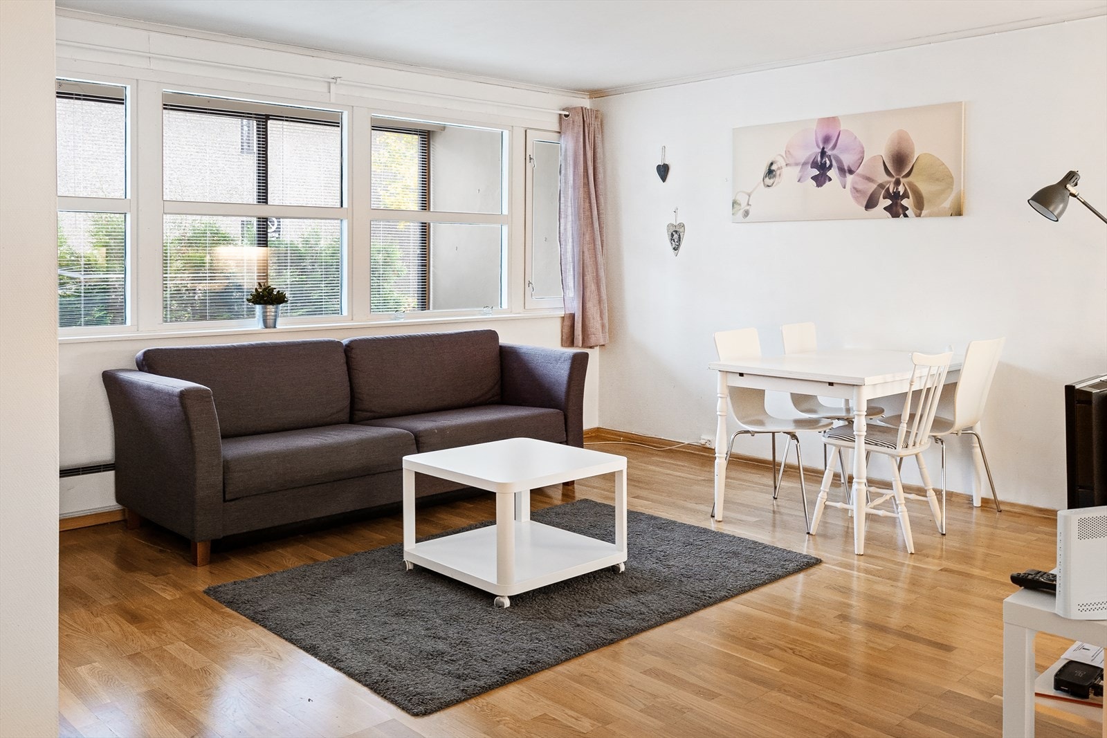 Har du ikke overnattingsplass til dine gjester i leiligheten din? Borettslaget har to gjesterom med 4 sengeplasser hver, og en gjesteleilighet med sengeplass til 6 personer som kan leies av borettslaget. Galleribilde