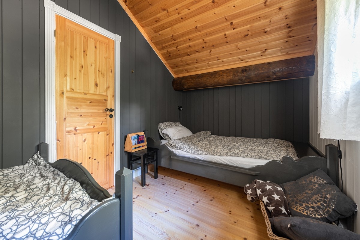 Innredet stue og soverom over garasje. Galleribilde