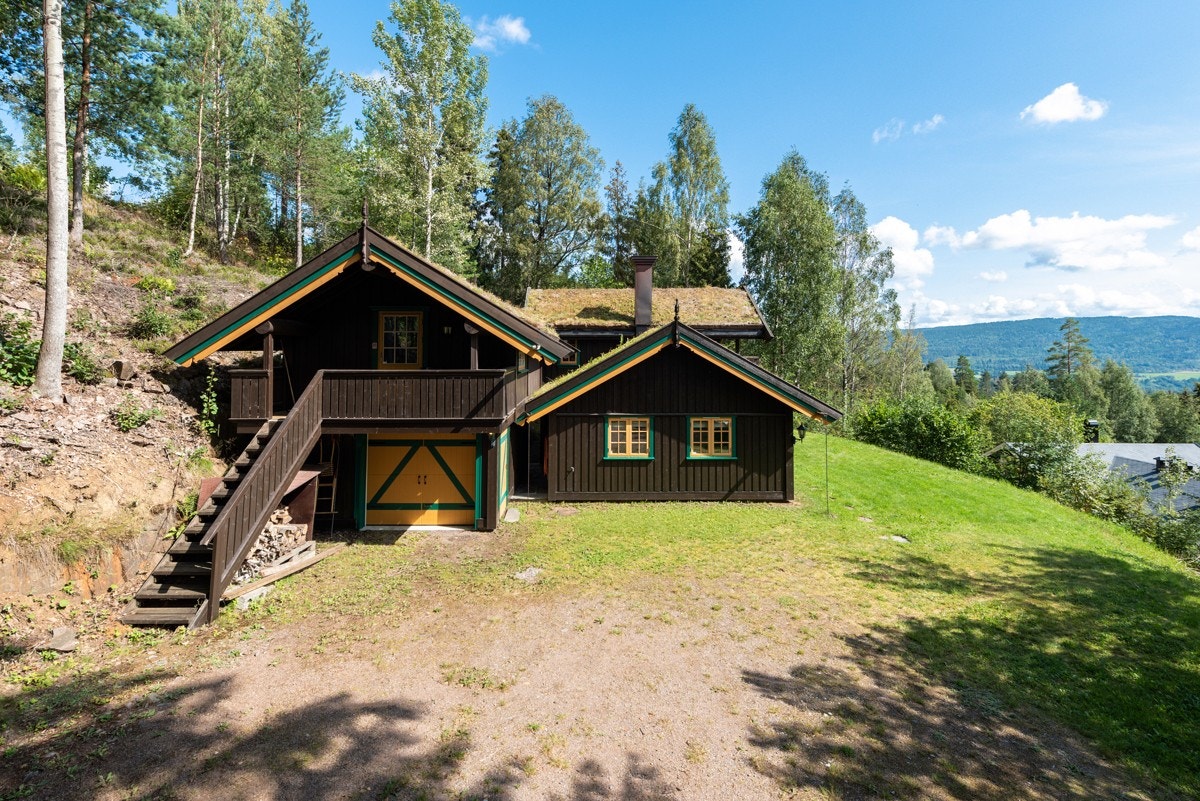 Kort vei til Fylkesanlegget for langrenn, Borgen Skiarena. Her finnes både lysløype og snøproduskjonsanlegg som sikrer en tidlig start på skisesongen. Galleribilde