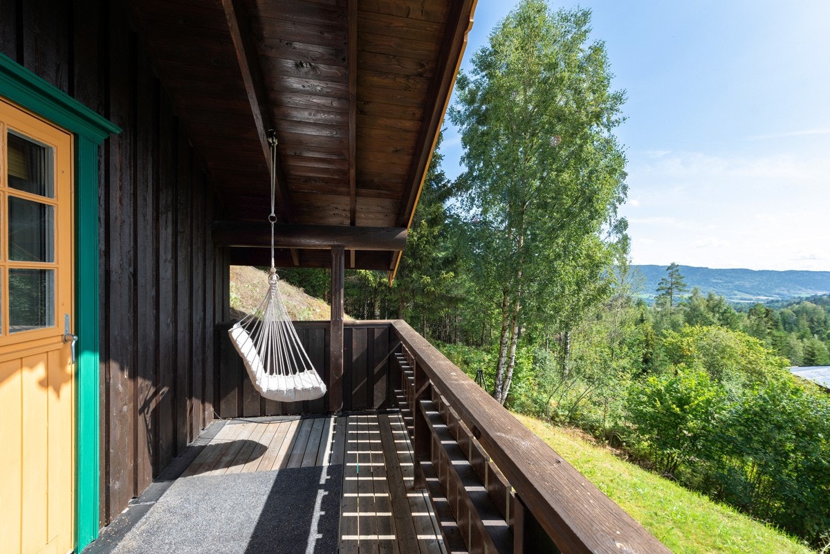 Hytta ligger i naturskjønne omgivelser- velkommen til visning! Galleribilde