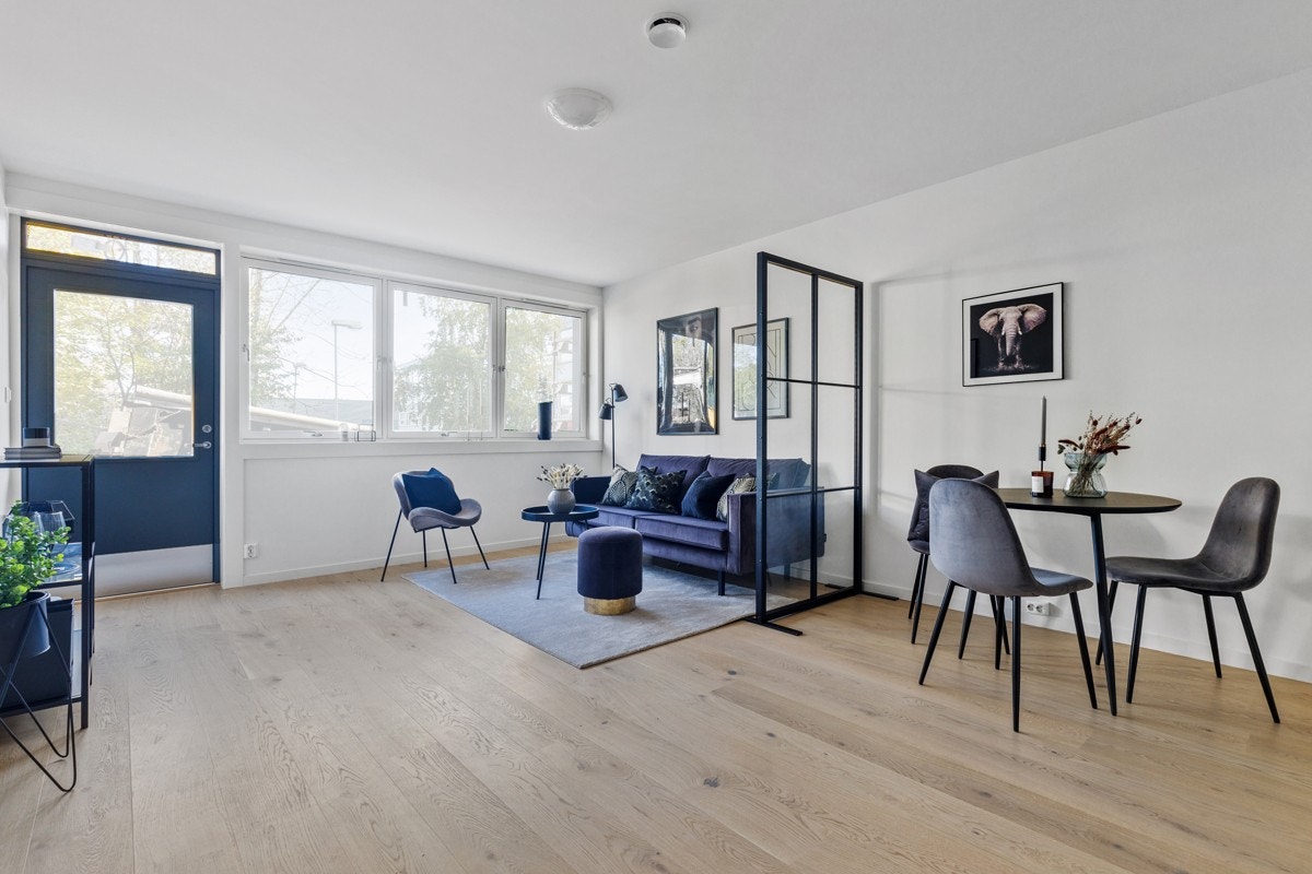 Nyoppusset 2-roms leilighet med åpen kjøkken/ stueløsning. Galleribilde