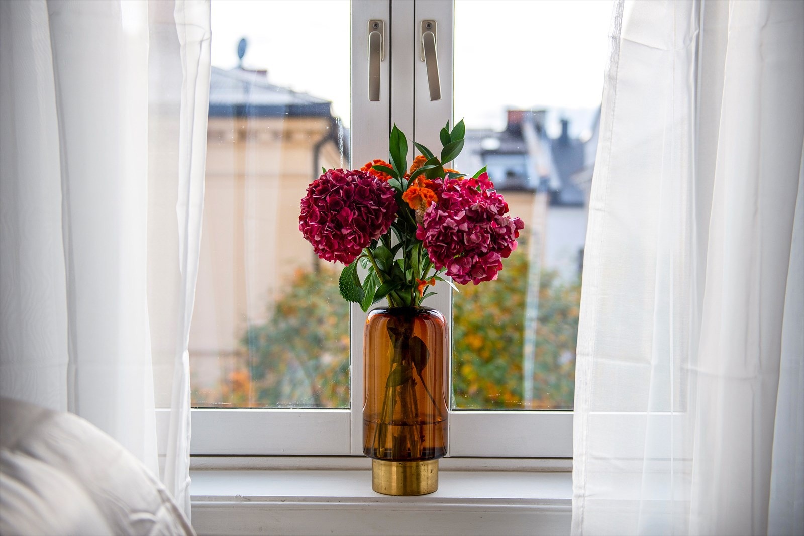 Leilighetens beliggenhet i 4 etasje gir lite innsyn og gode lysforhold Galleribilde