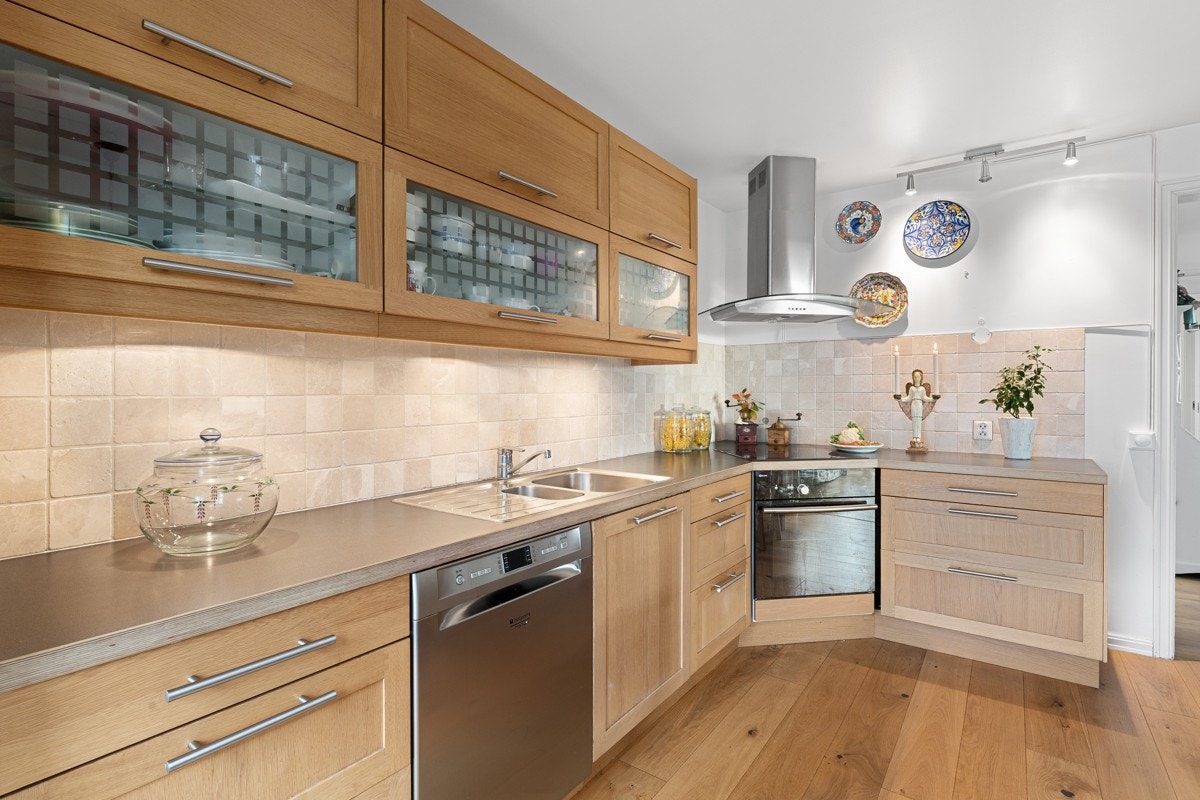 Godt med skap- og benkeplass Galleribilde