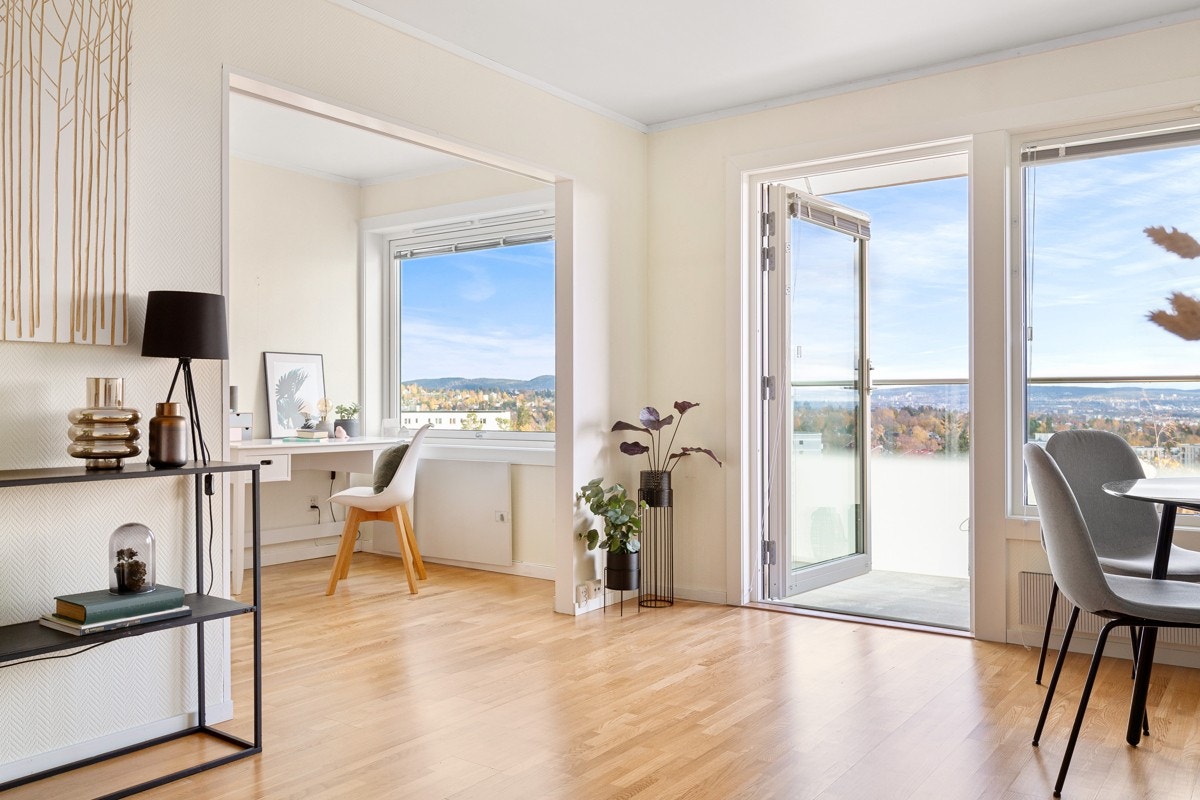 Utgang fra stue til balkongen. Galleribilde