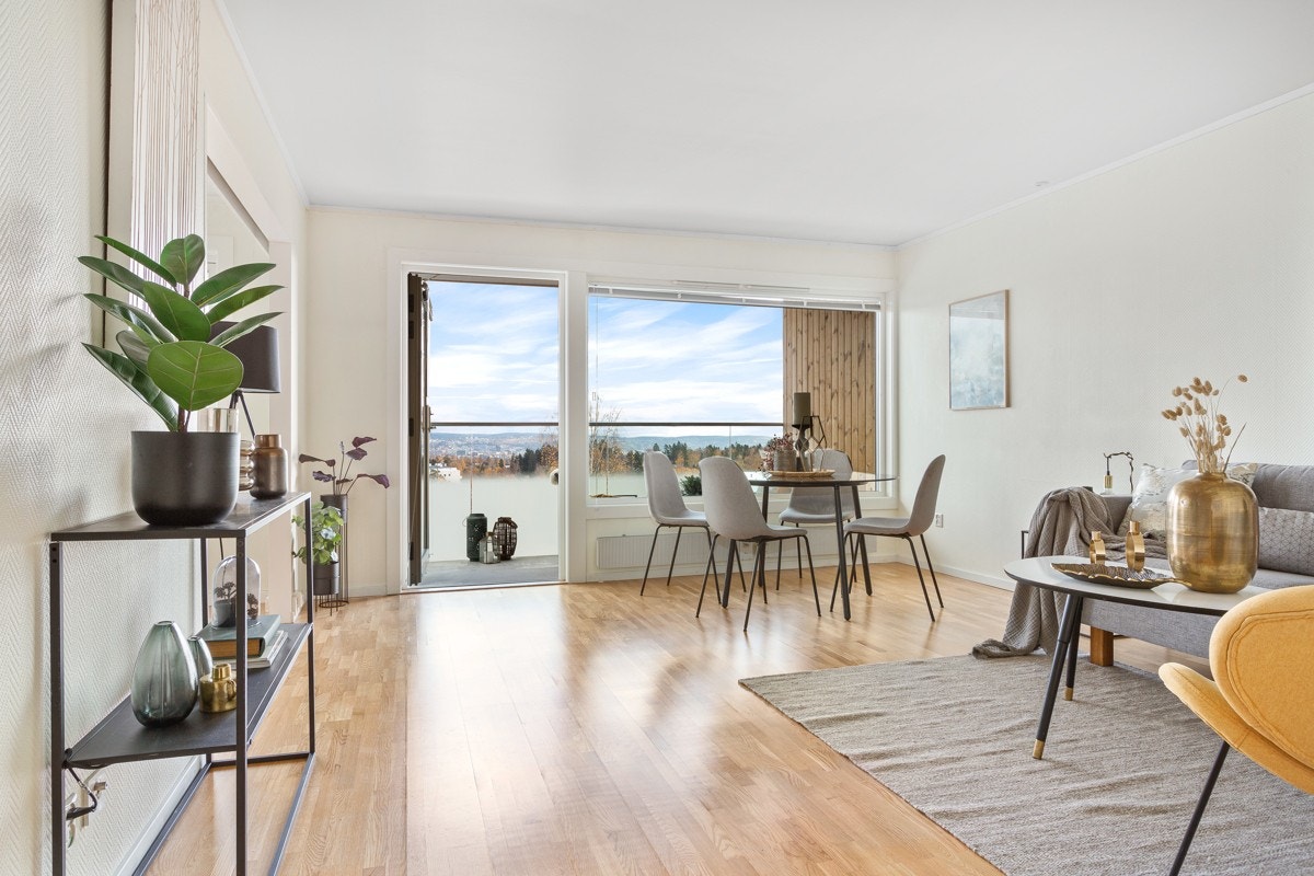 Leiligheten ligger høyt og fritt i byggets 7. etasje. Galleribilde