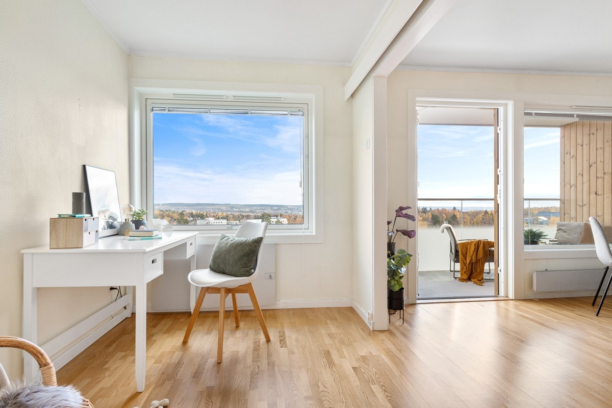 Praktisk planløsning med mulighet for kontorløsning. Galleribilde