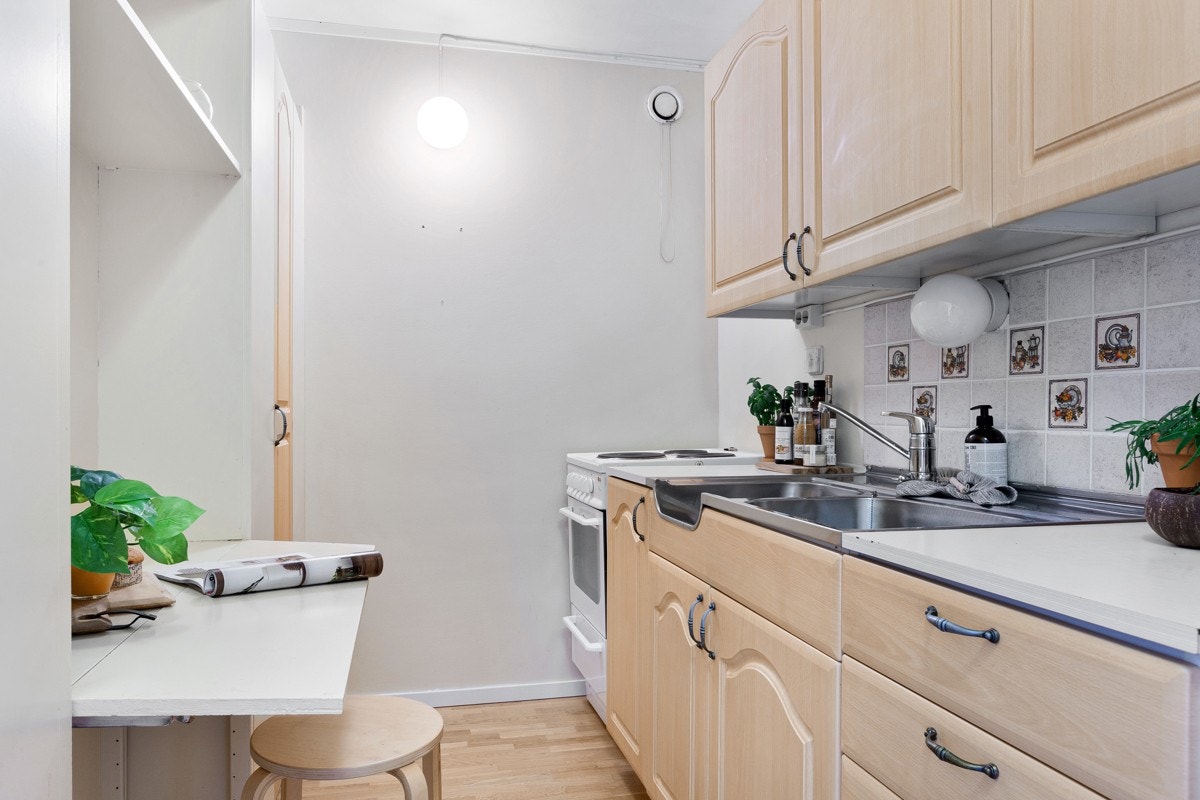 Det er gode muligheter for å åpne opp mellom kjøkken/stue for åpen løsning. Galleribilde