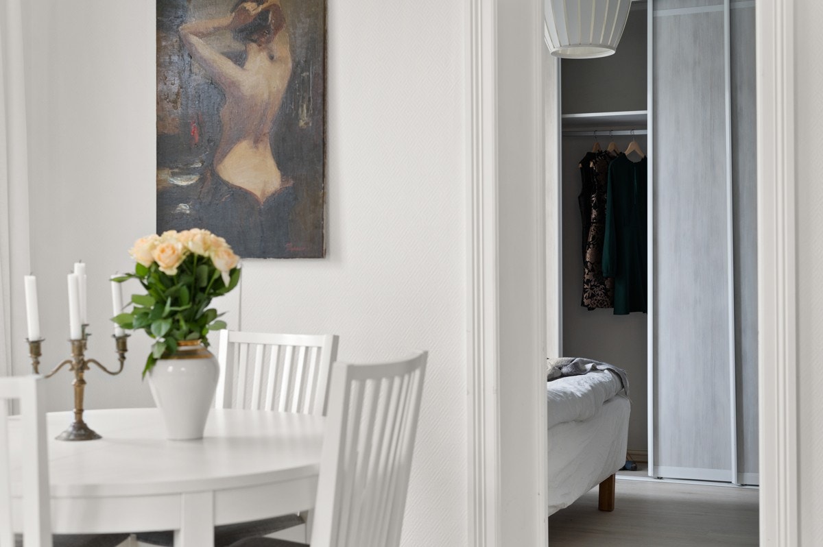 Fra stuen har du adkomst til et lyst og innbydende soverom. Galleribilde