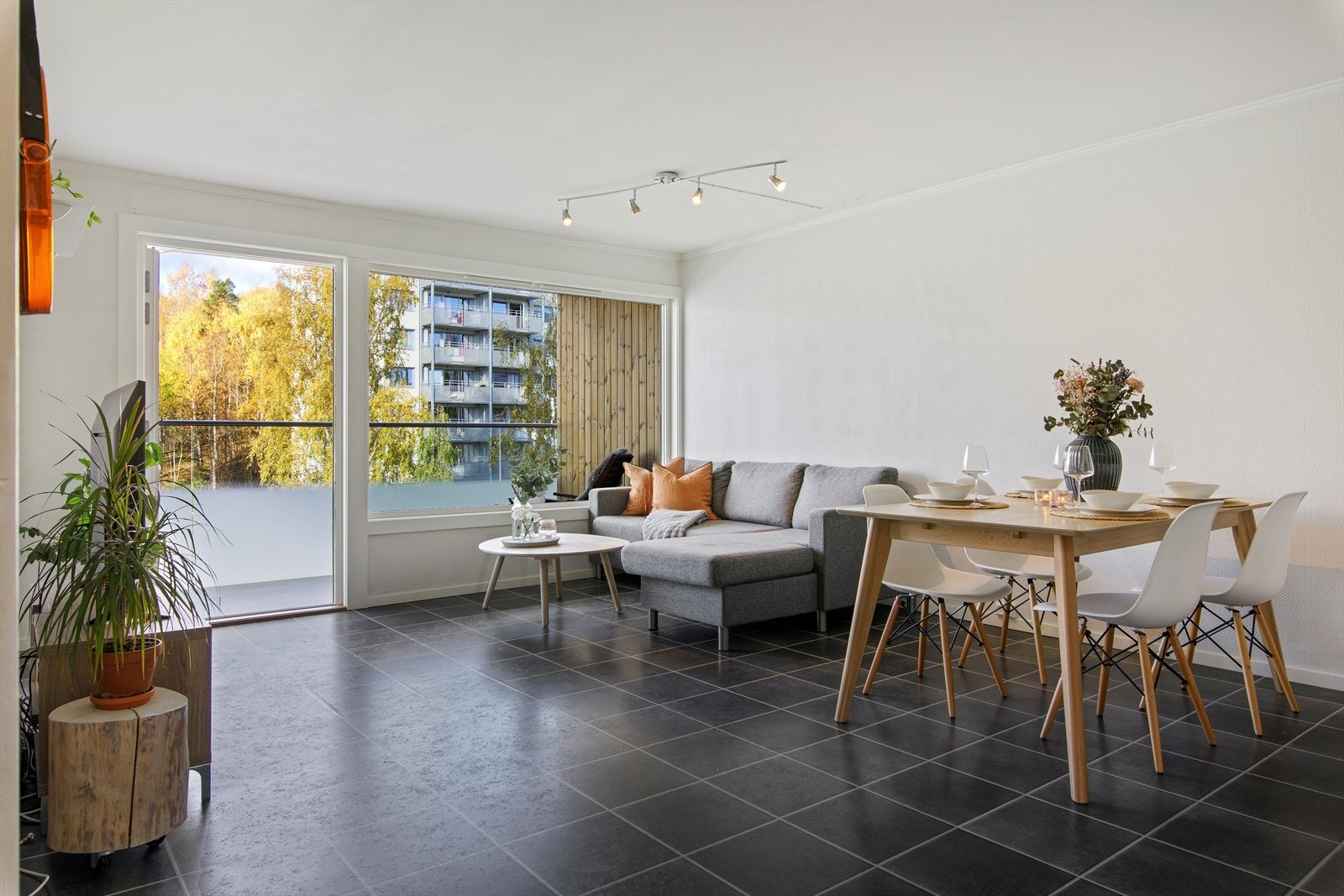 Leiligheten er beliggende i byggets 5. etasje og er arealeffektiv. Galleribilde