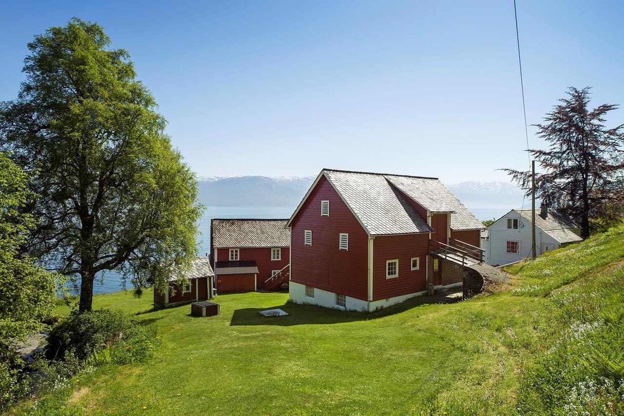 Stor driftsbygning med potensiale i for videre innredning Galleribilde