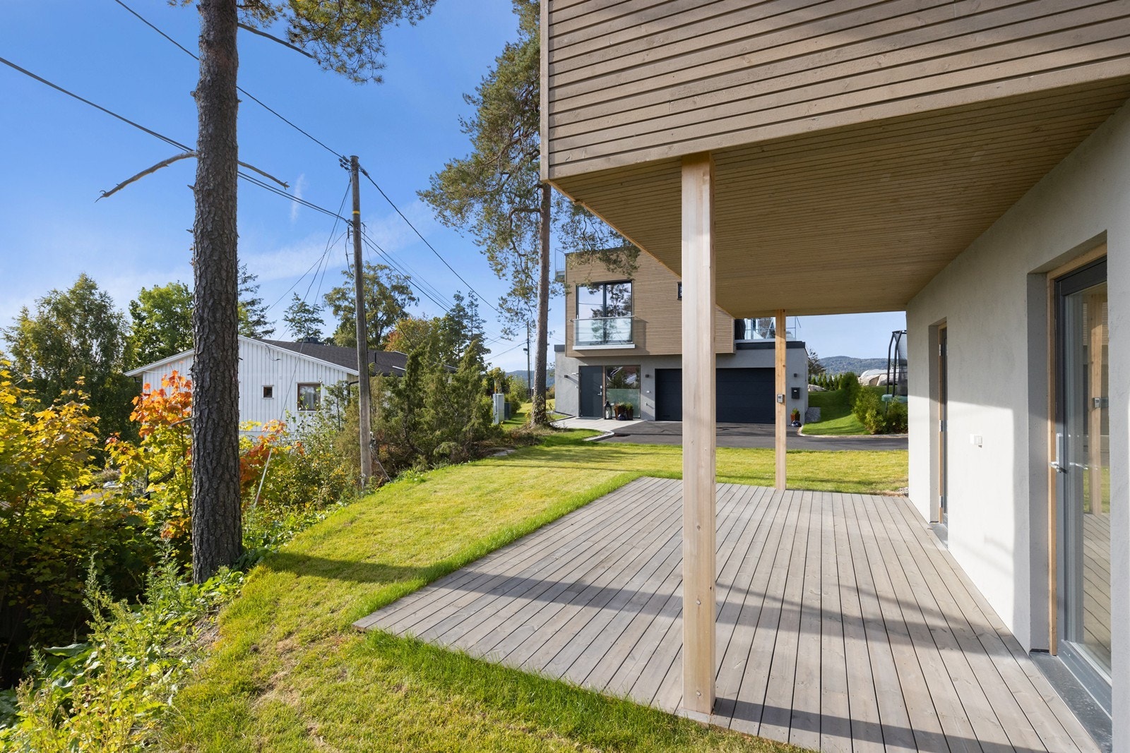 Overbygget terrasse på bakkeplan - utgang fra begge soverom Galleribilde