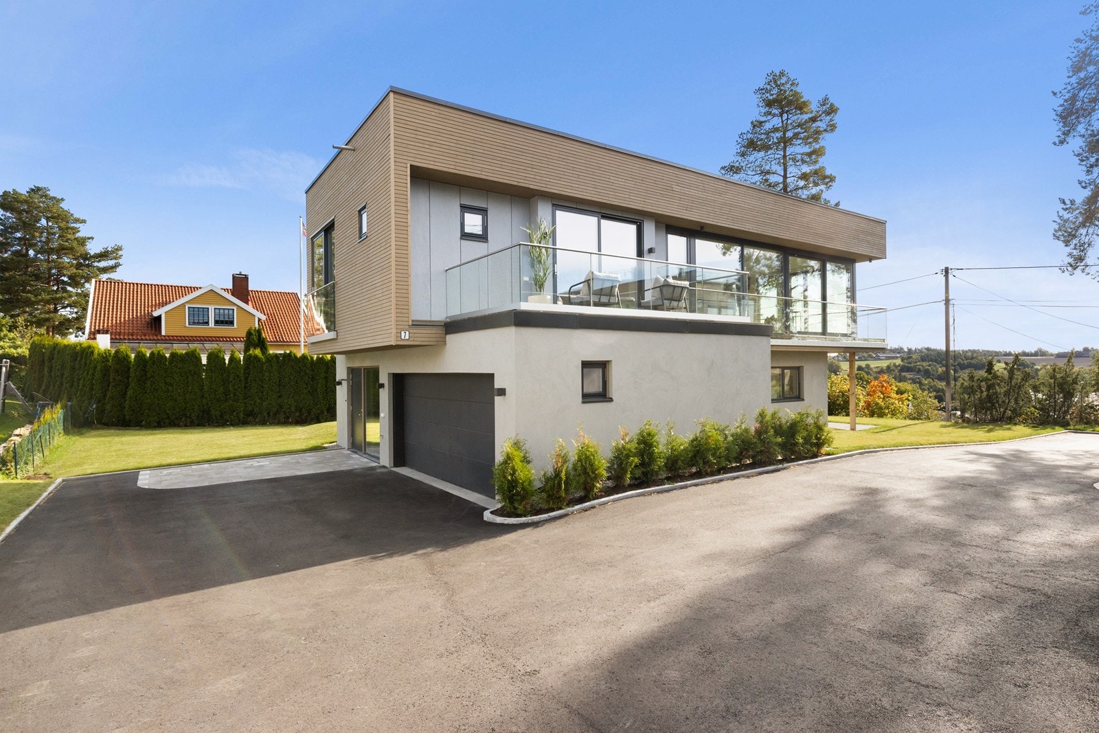 Fasaden mot vest Galleribilde