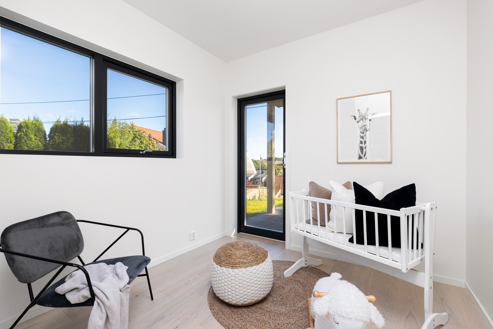 Soverom 2 med utgang til overbygget terrasse Galleribilde