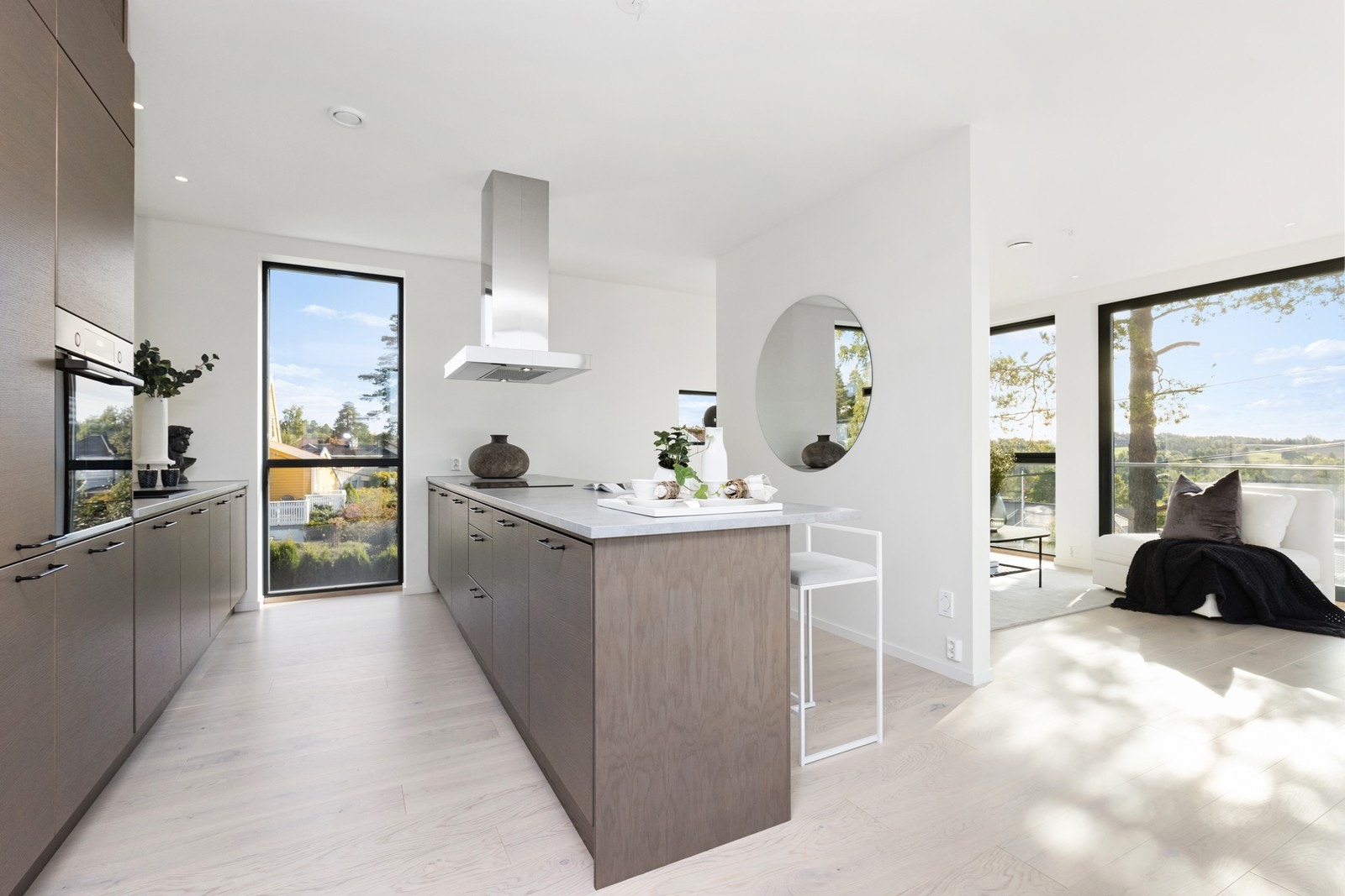 Integrerte hvitevarer og godt lys Galleribilde