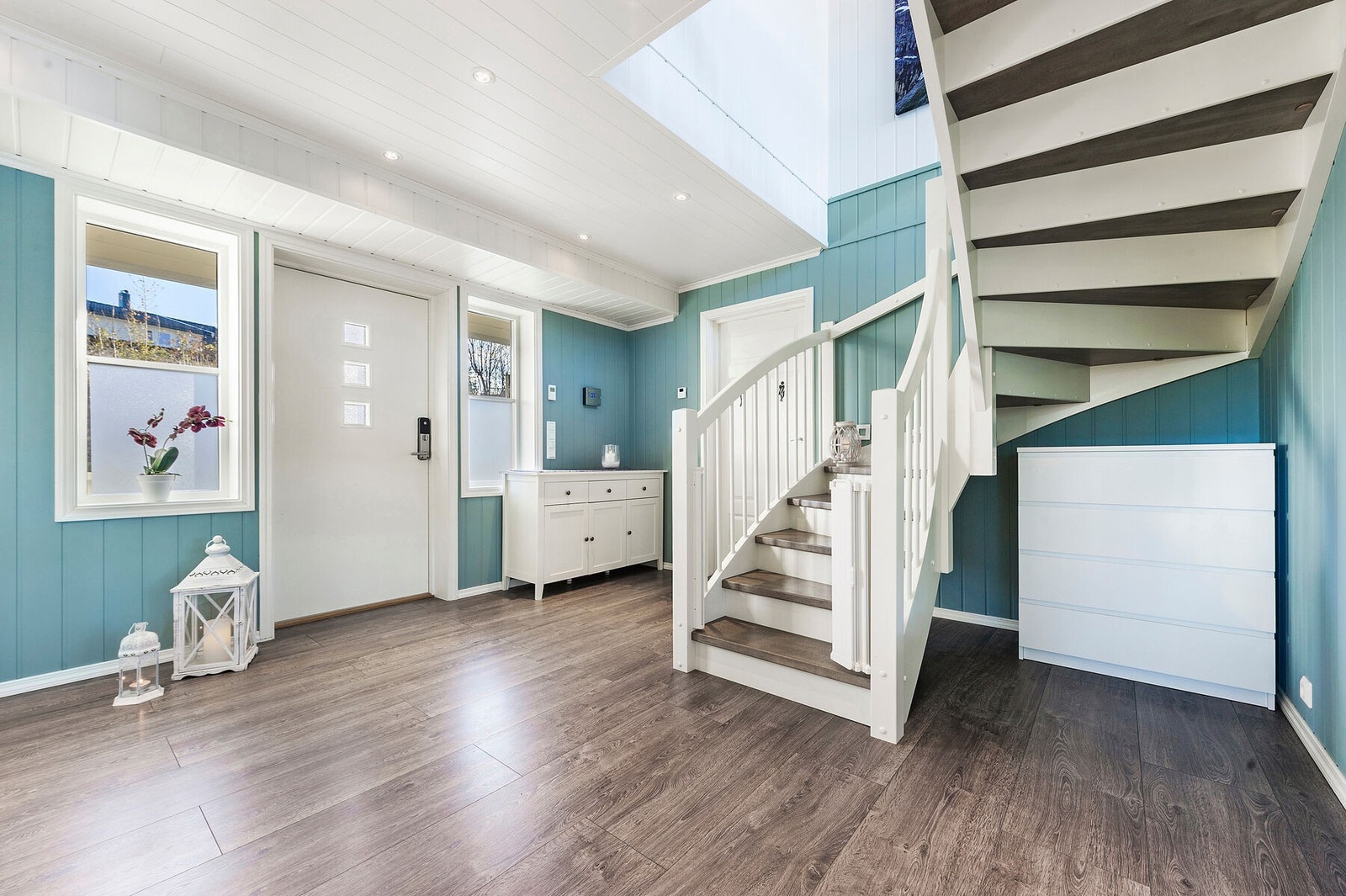 Romslig hall Galleribilde