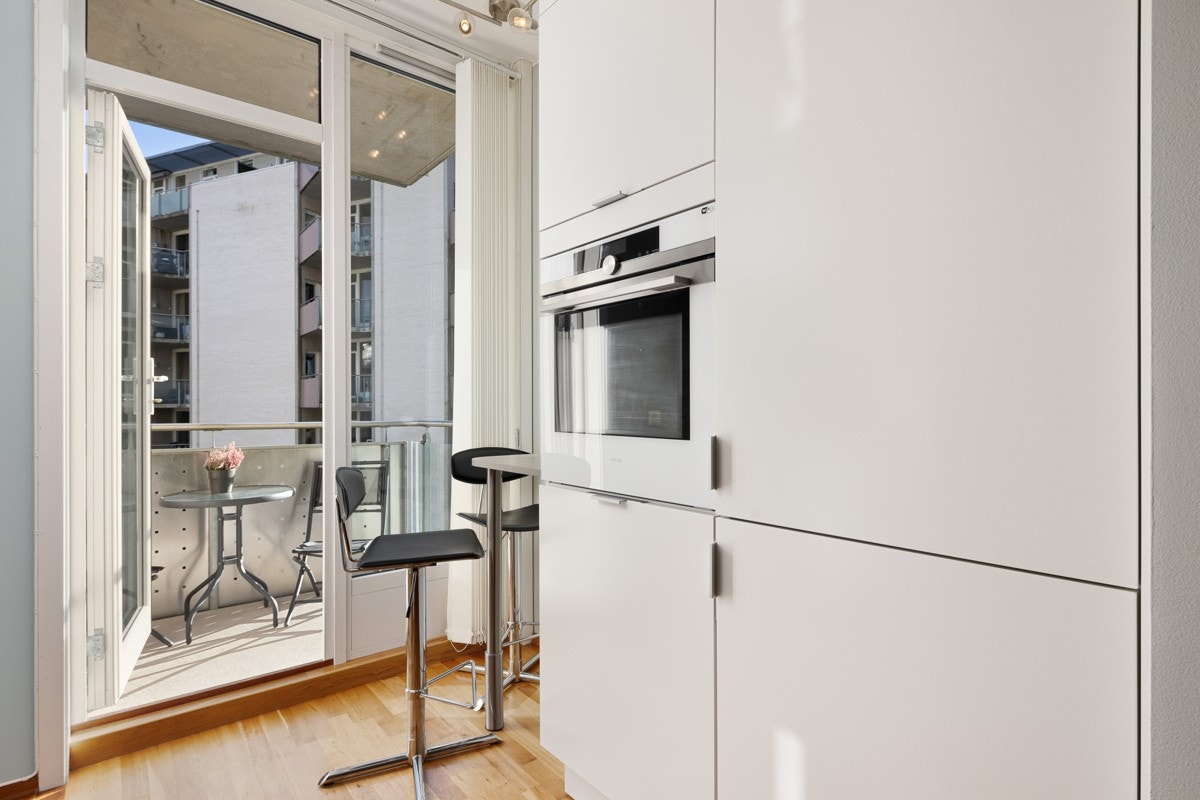 Utgang til balkong også fra kjøkkenet Galleribilde