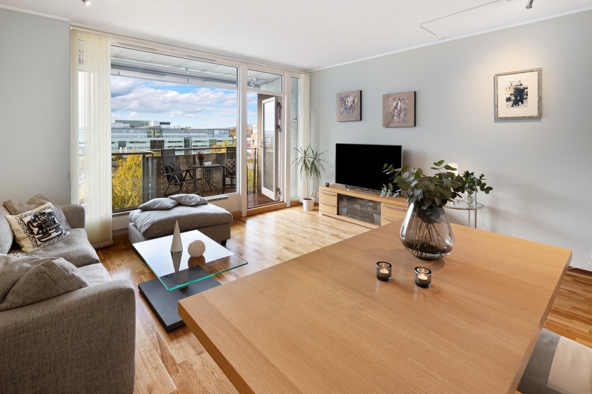 Innholdsrik stue Galleribilde