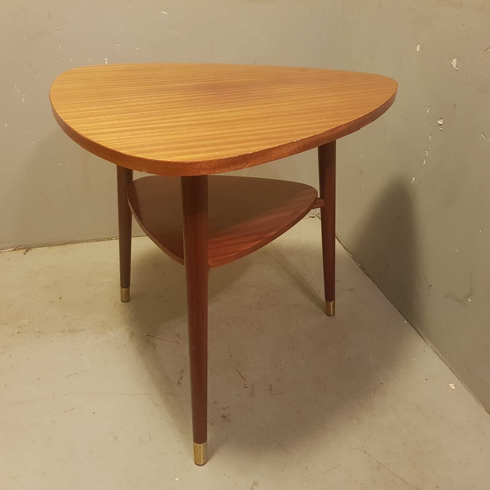 Retro hjertebord med avishylle 62x62x57høy | FINN.no Bruksbo designbord fra Mellemstrands | FINN.no
