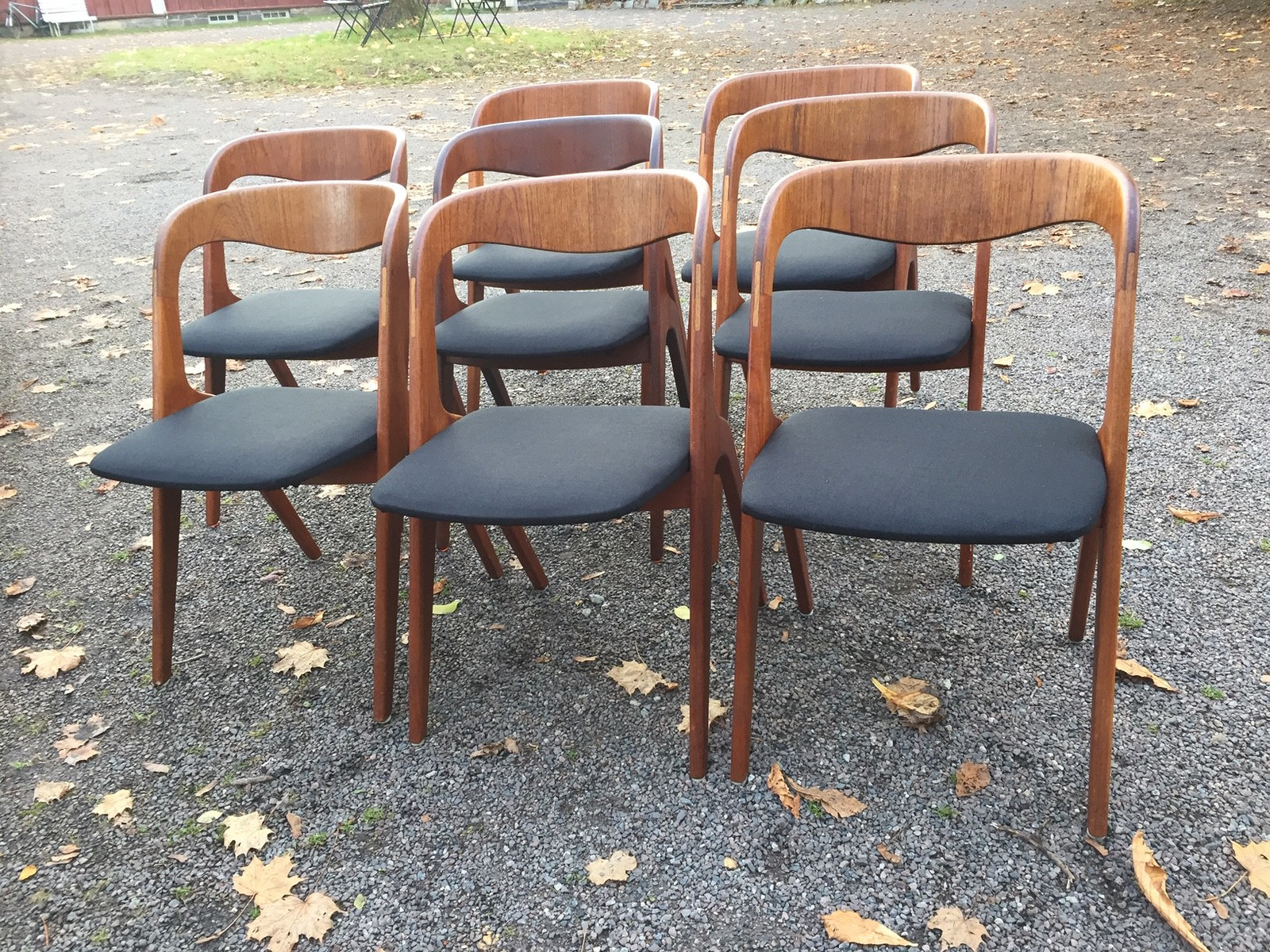 Johannes Andersen; 8 stoler mod. Sonja i teak | FINN.no Johannes Andersen; 8 stoler mod. Sonja i teak | FINN.no