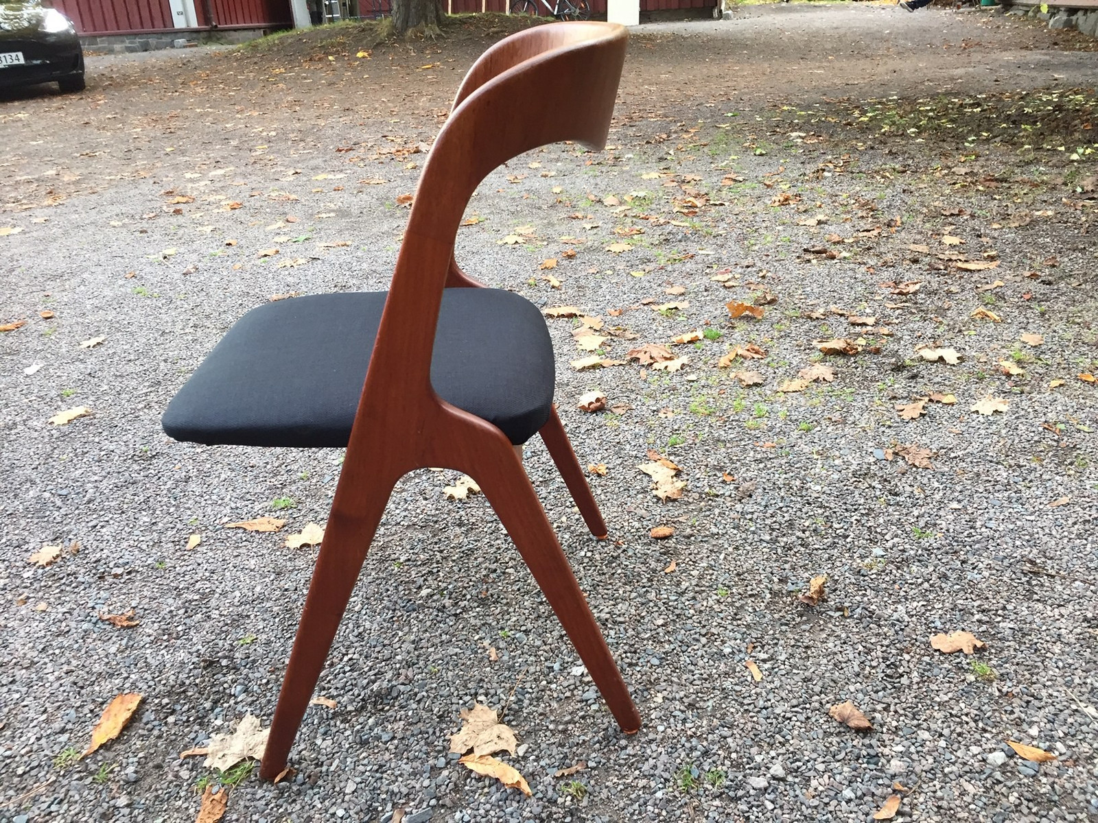 Johannes Andersen; 8 stoler mod. Sonja i teak | FINN.no Johannes Andersen; 8 stoler mod. Sonja i teak | FINN.no