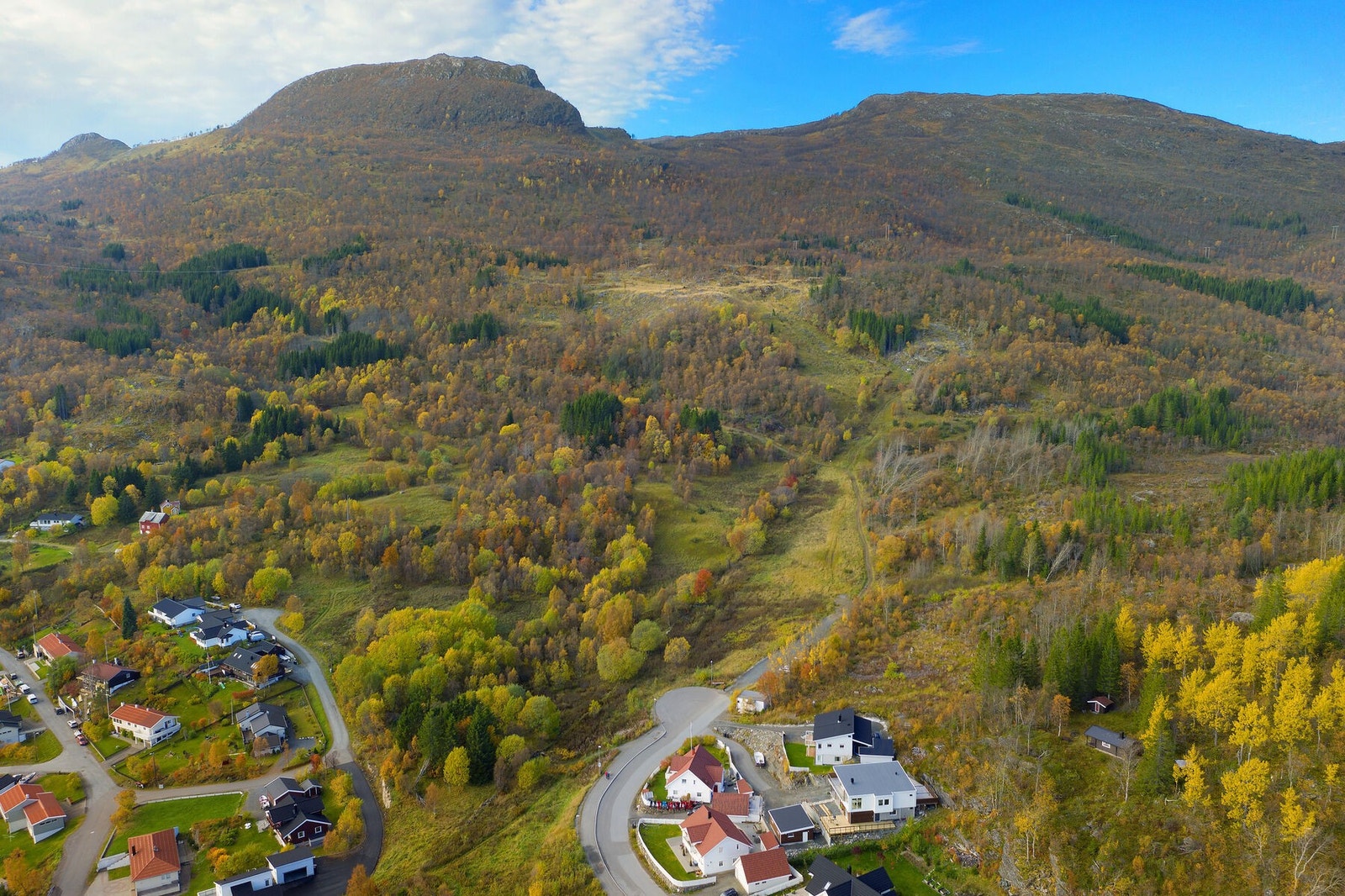 Veien er prosjektert videre fra rundkjøringen Galleribilde