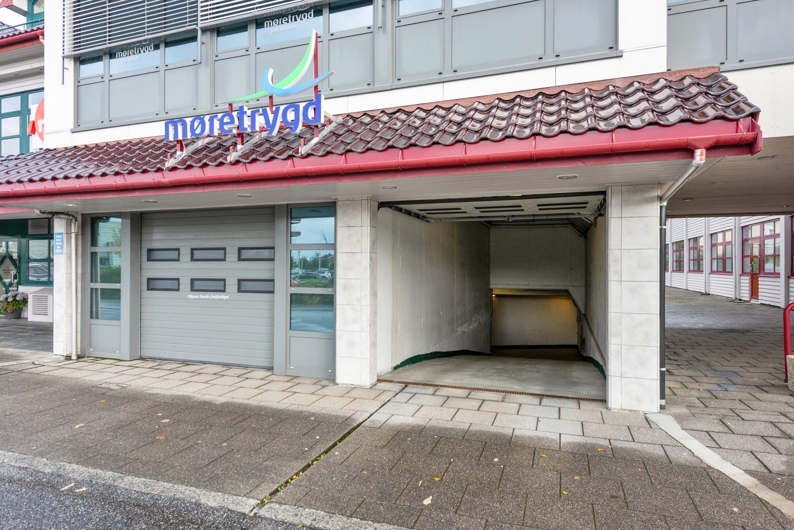 Innkjøring til garasje Galleribilde