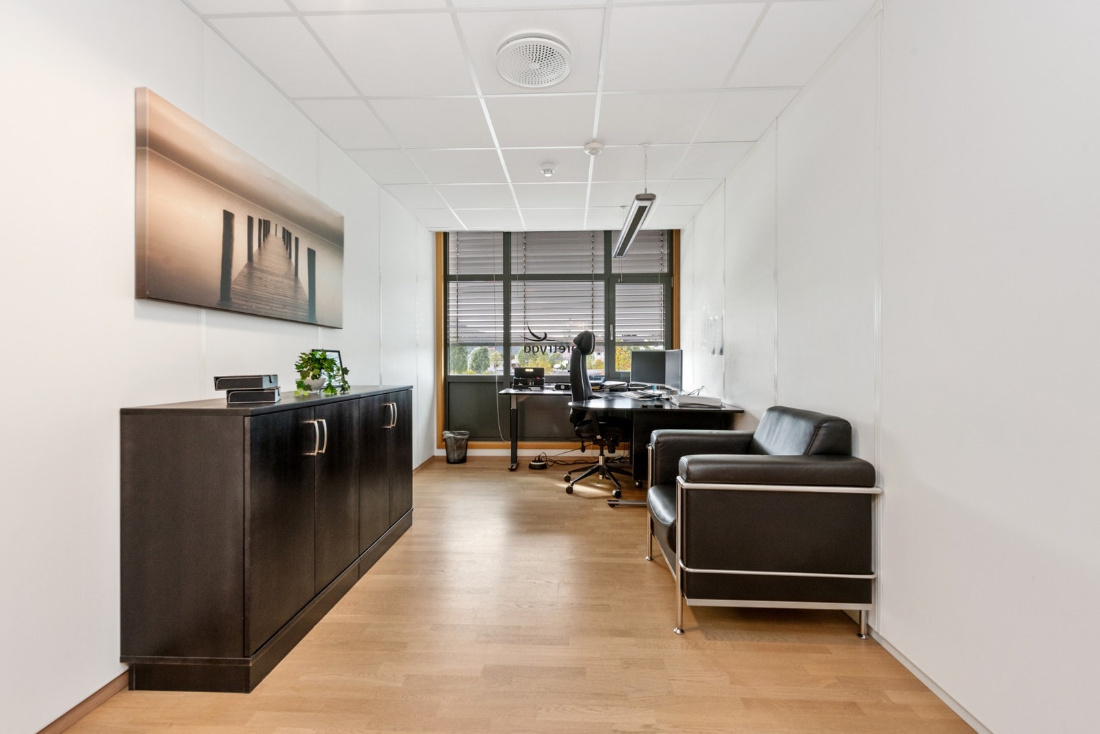 Kontor i tilbygg Galleribilde