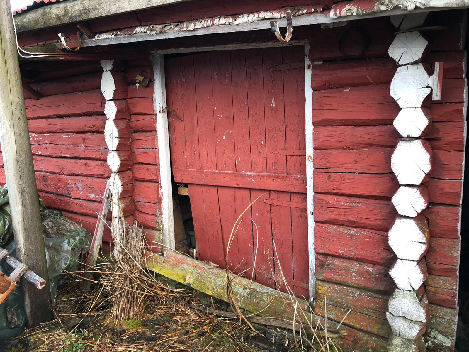 Tømmerkasse til salgs