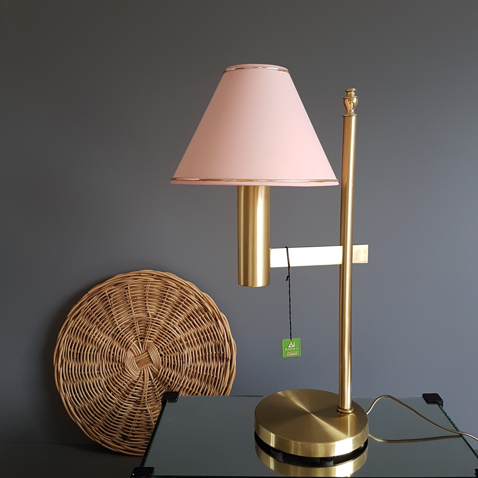 Vintage lampe i messing. Norsk. | FINN.no 3 stik lampe alle er like | FINN.no