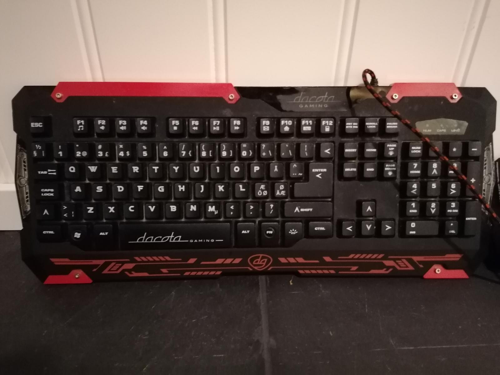 Gaming tastatur og mus | FINN.no Dacota tastatur med blå bakgrunnsbelysning | FINN.no