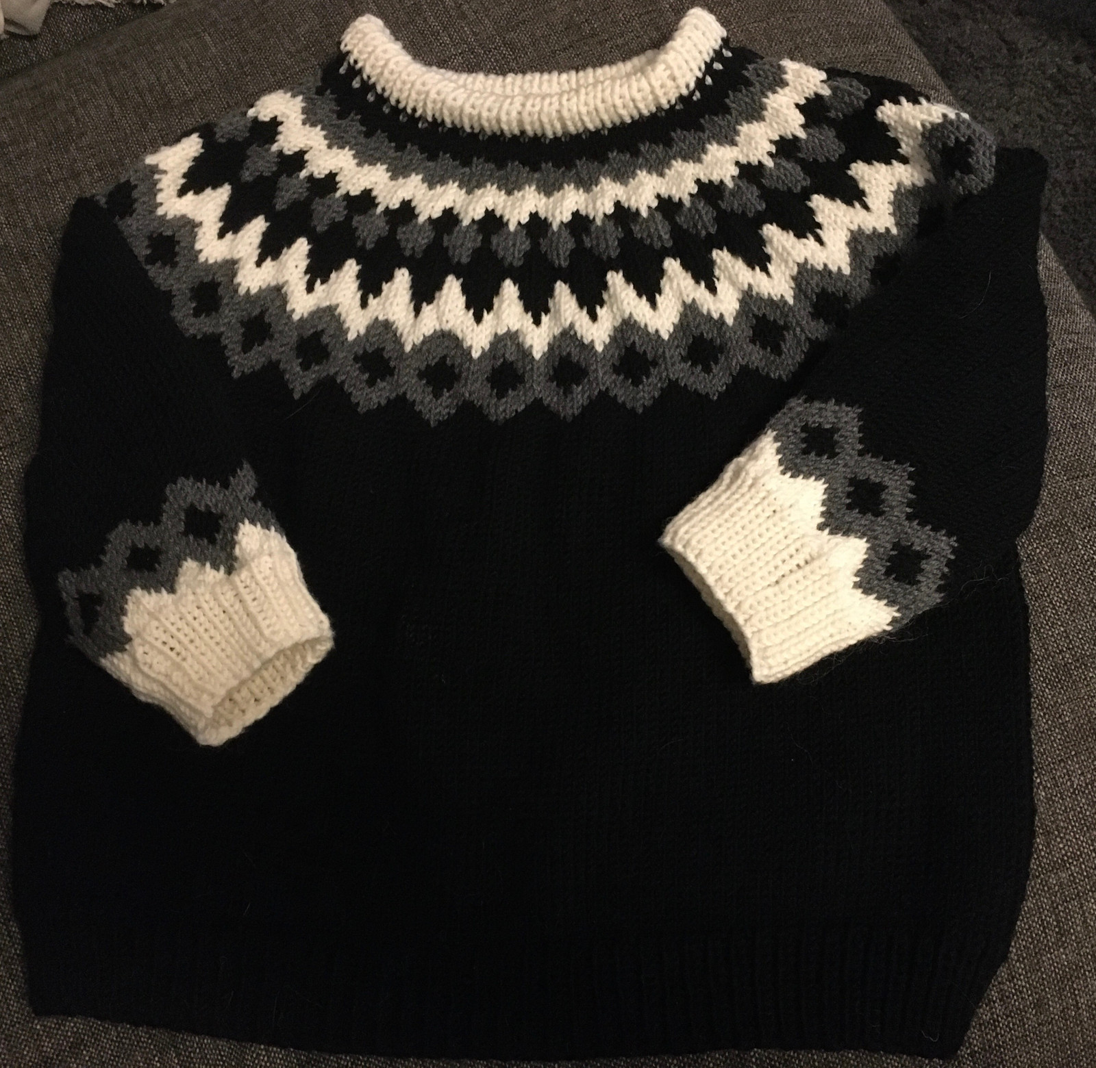 Islandsgenser barn | FINN.no Traktor genser strikket i drops merino Extra fine