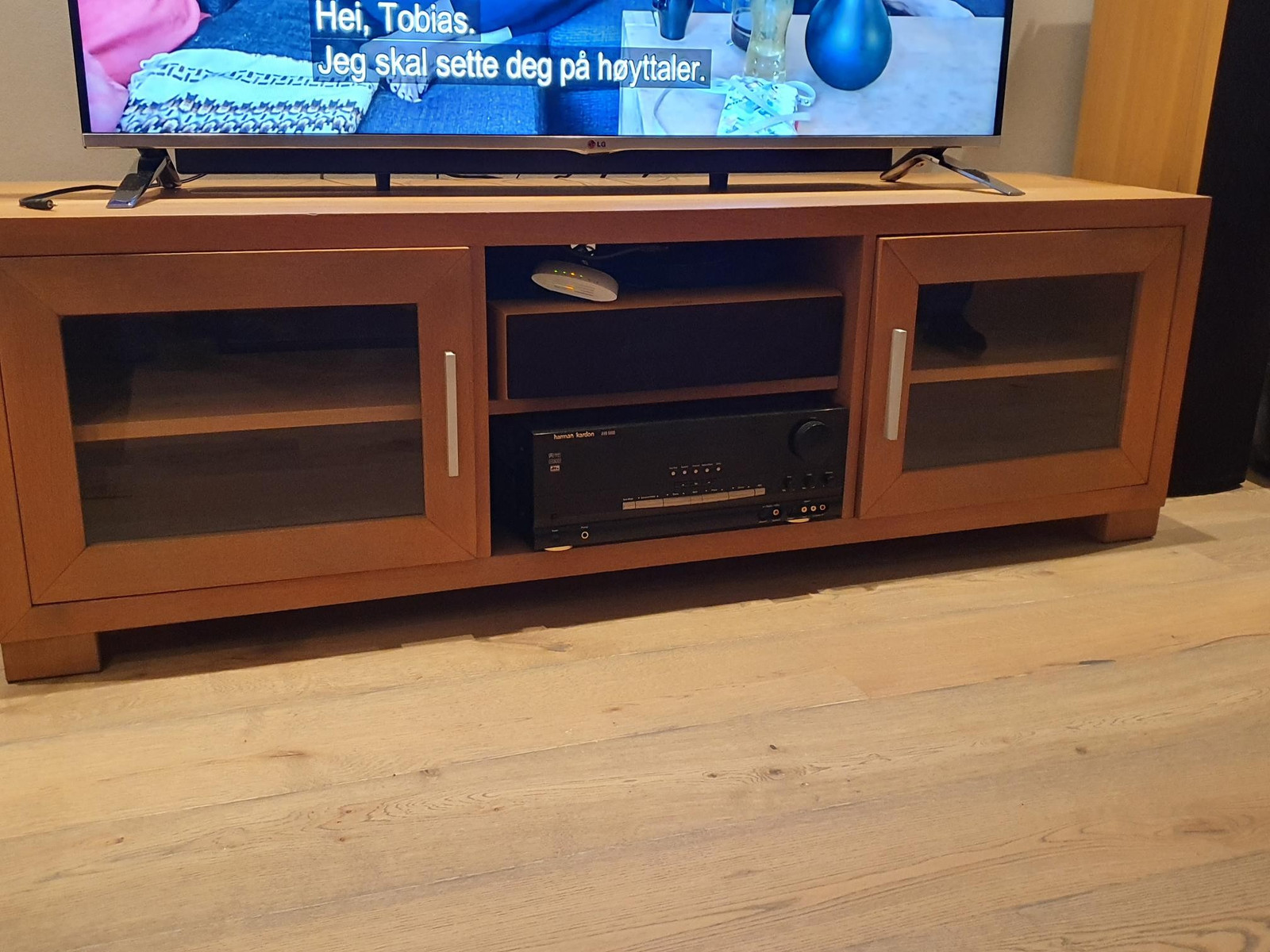 Tv benk i eik | FINN.no NAPOLI TV benk fra Skeidar selges ! | FINN.no