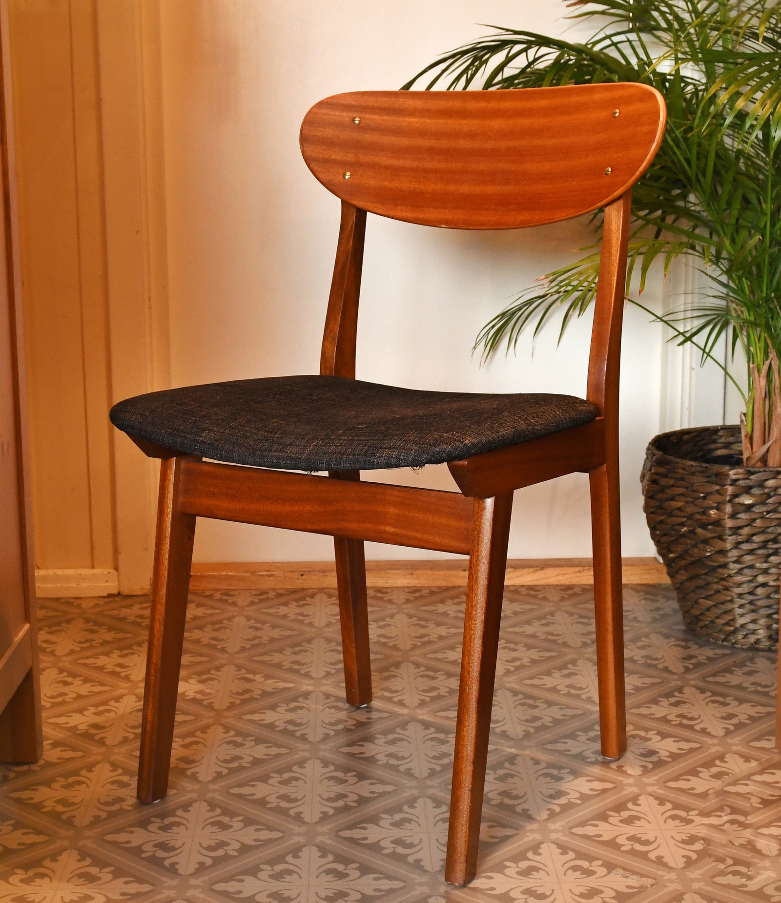 Fire fine retro spisestoler | FINN.no Retro spisestoler, norsk design tallet 1960 | FINN.no
