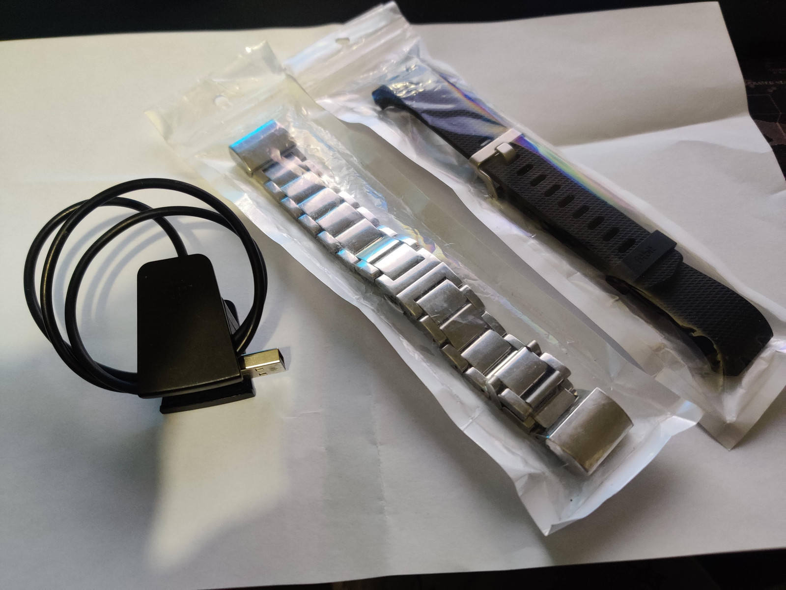 USB lader og 3 reimer til Fitbit Charge 2 selges | FINN.no Original Lader Fitbit Charge 2 | FINN.no