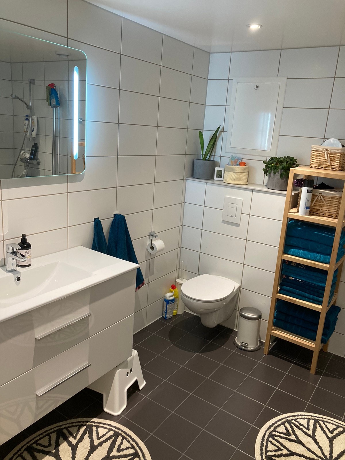 Lyst og romslig bad. Galleribilde