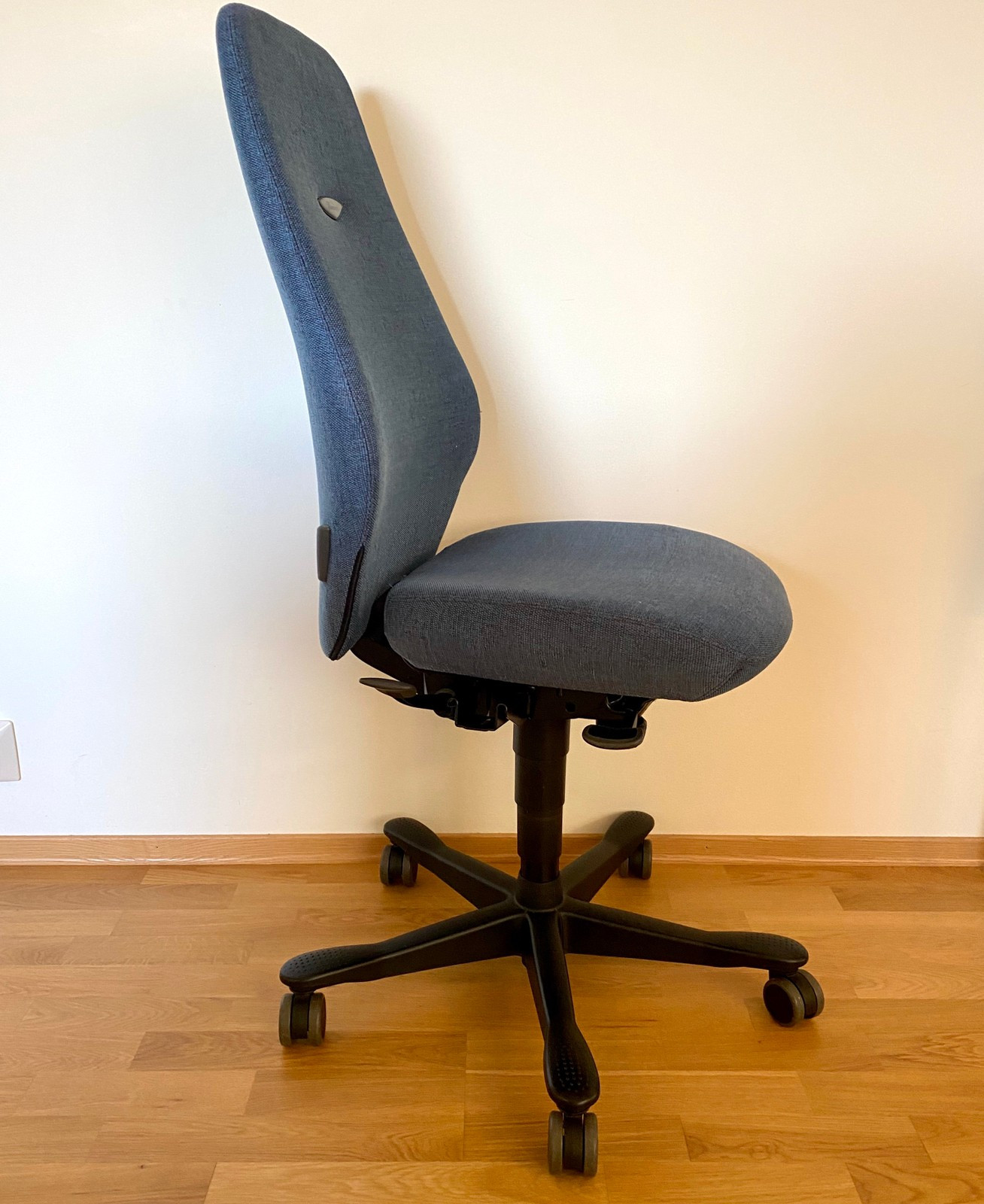 Kinnarps 8000 kontorstol selges | FINN.no Kinnarps kontorstol November 2020