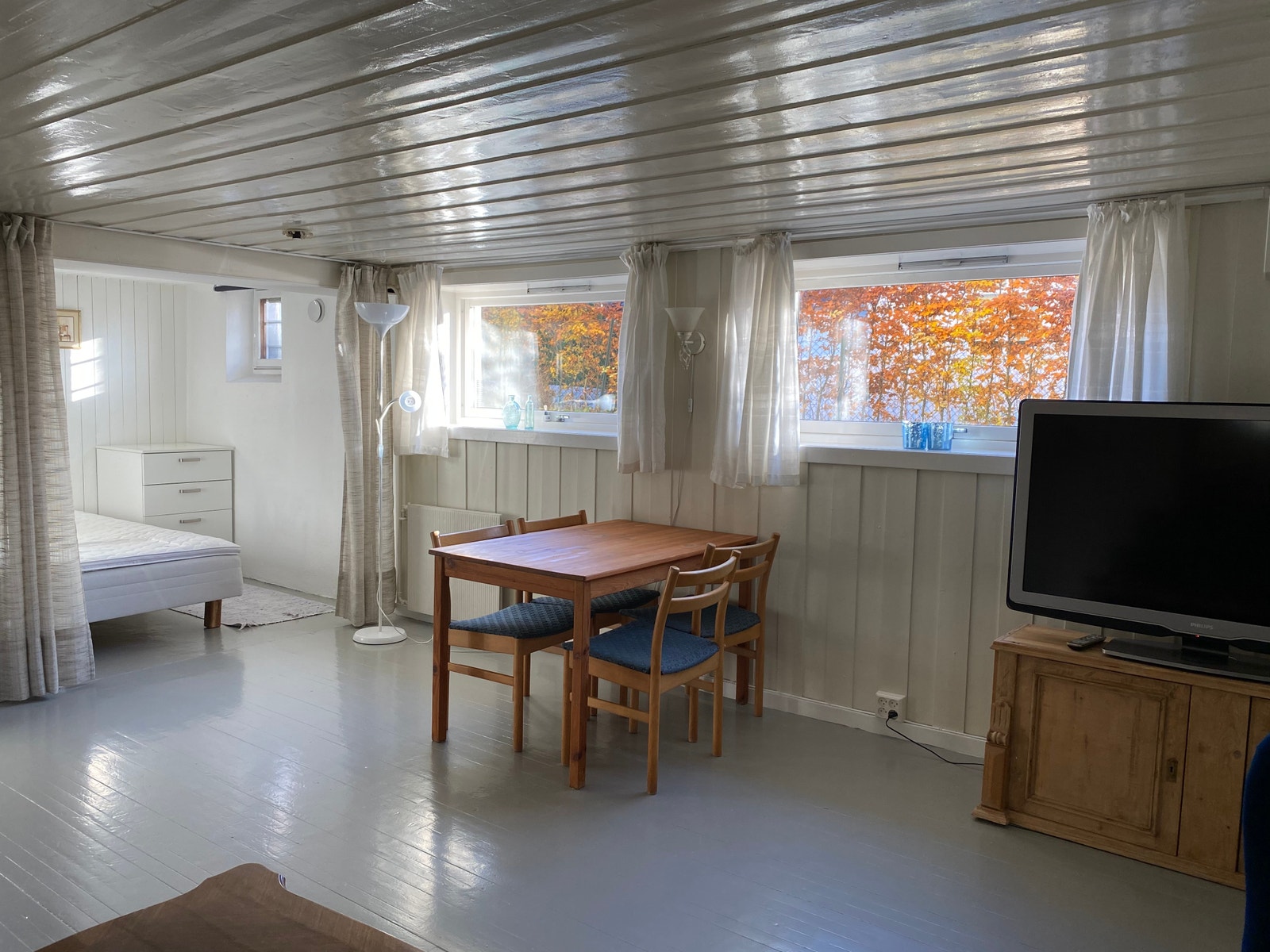 Vinduer i stua og sovelkoven Galleribilde