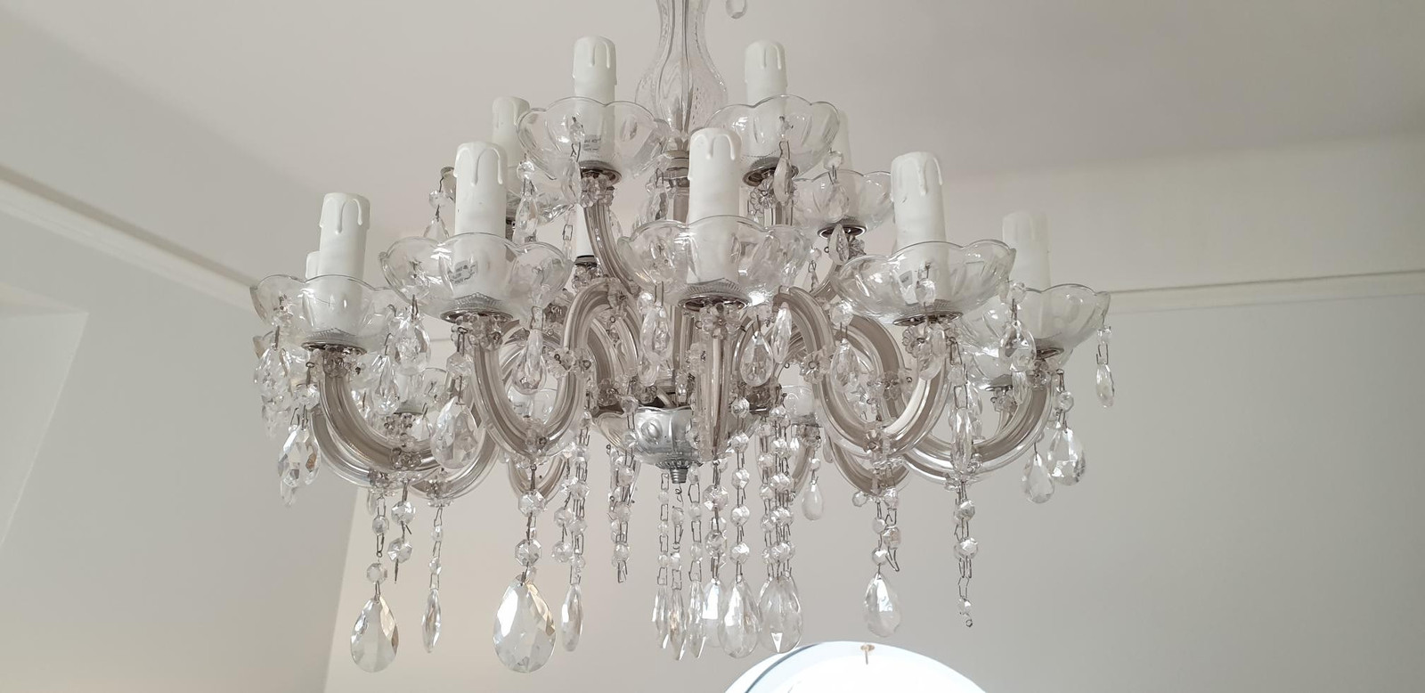 Krystallkronelysekroneprismekrone 12 pluss 6 lamper | FINN.no Krystallkronelysekroneprismekrone 12 pluss 6 lamper | FINN.no