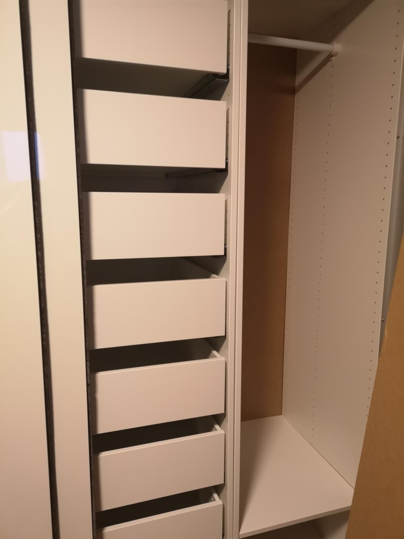 Nok garderobe skap Galleribilde