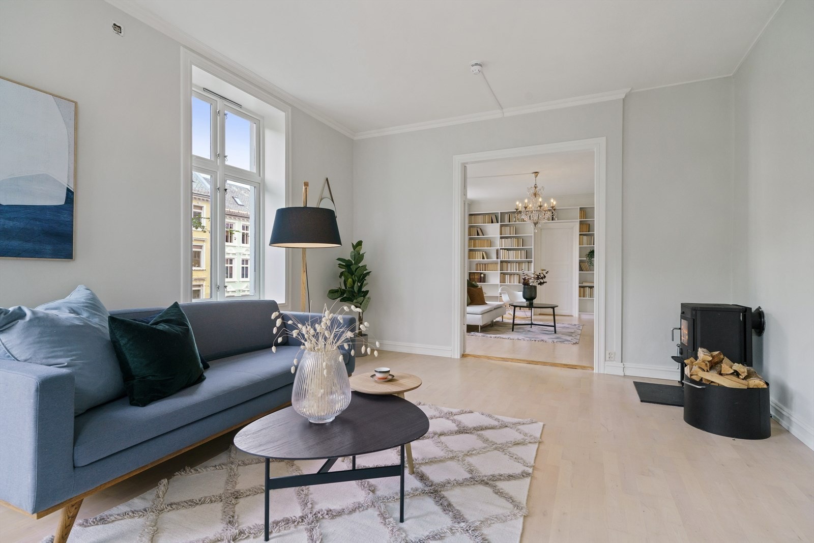 Stue nummer 2 med peisovn som varmer godt Galleribilde