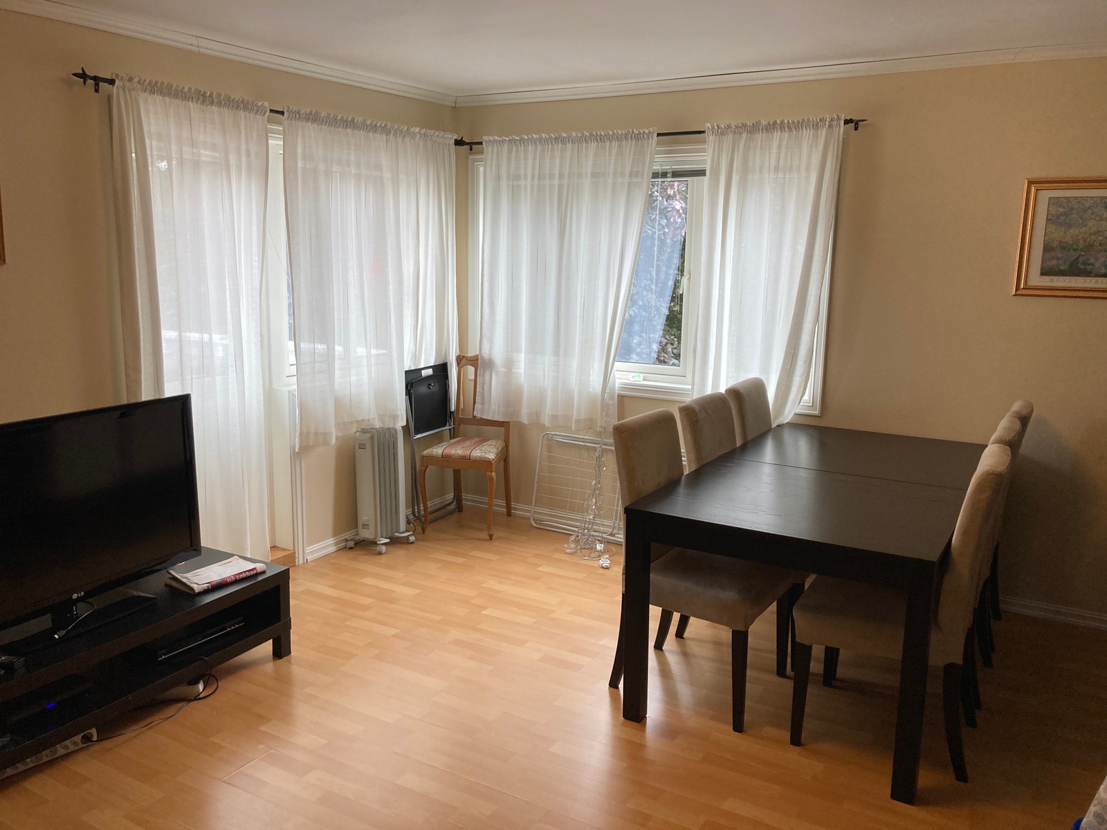 Stue 2 etasje - sofa og spisebord byttet plass Galleribilde