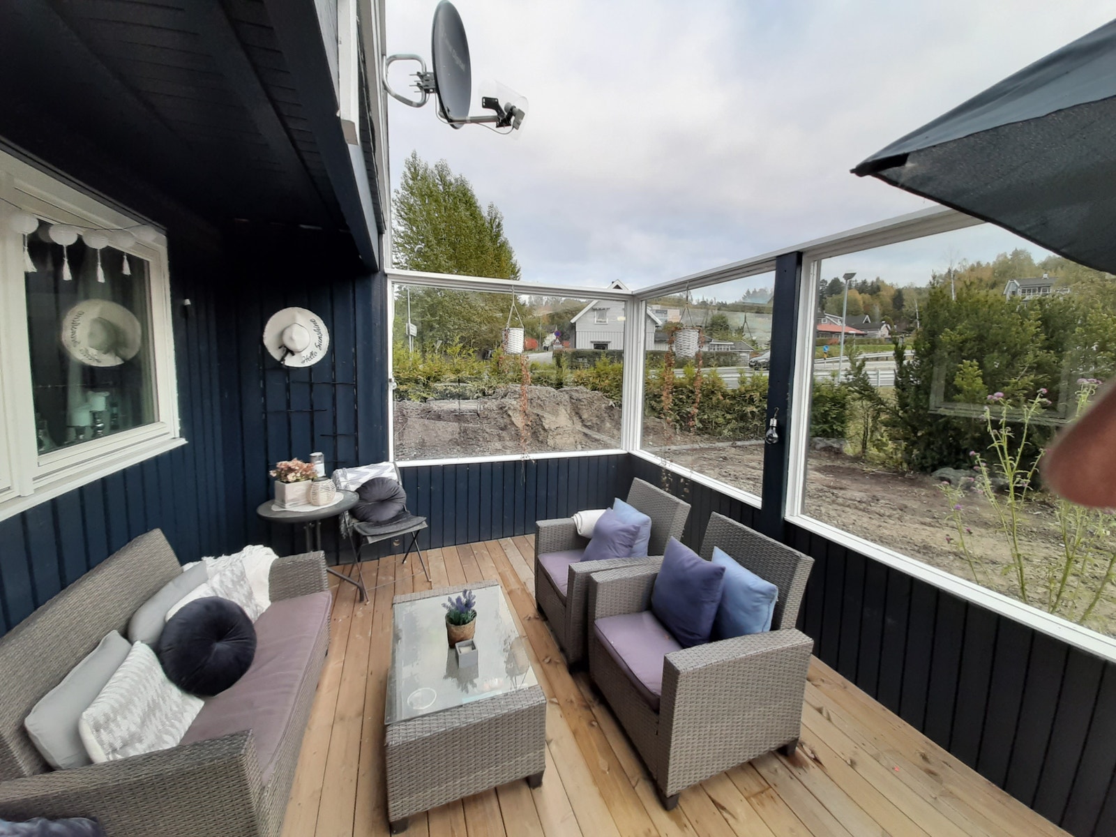 Felles veranda med grill i tillegg til stor hage Galleribilde