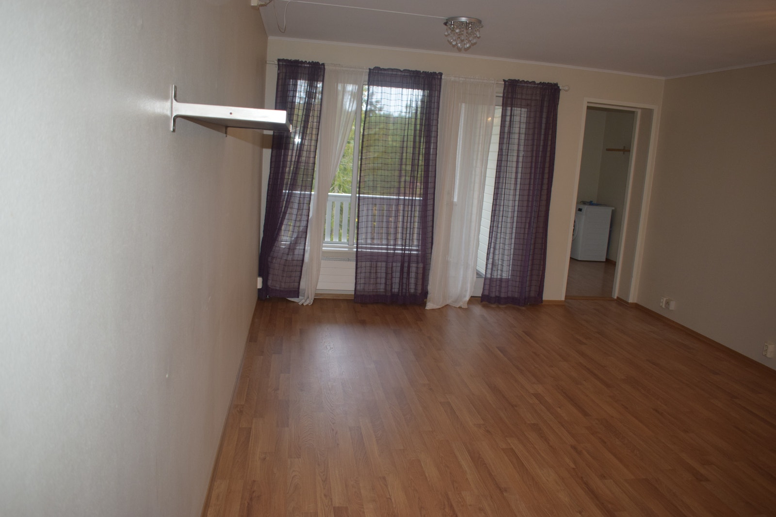 Stue med åpen kjøkkenløsning Galleribilde