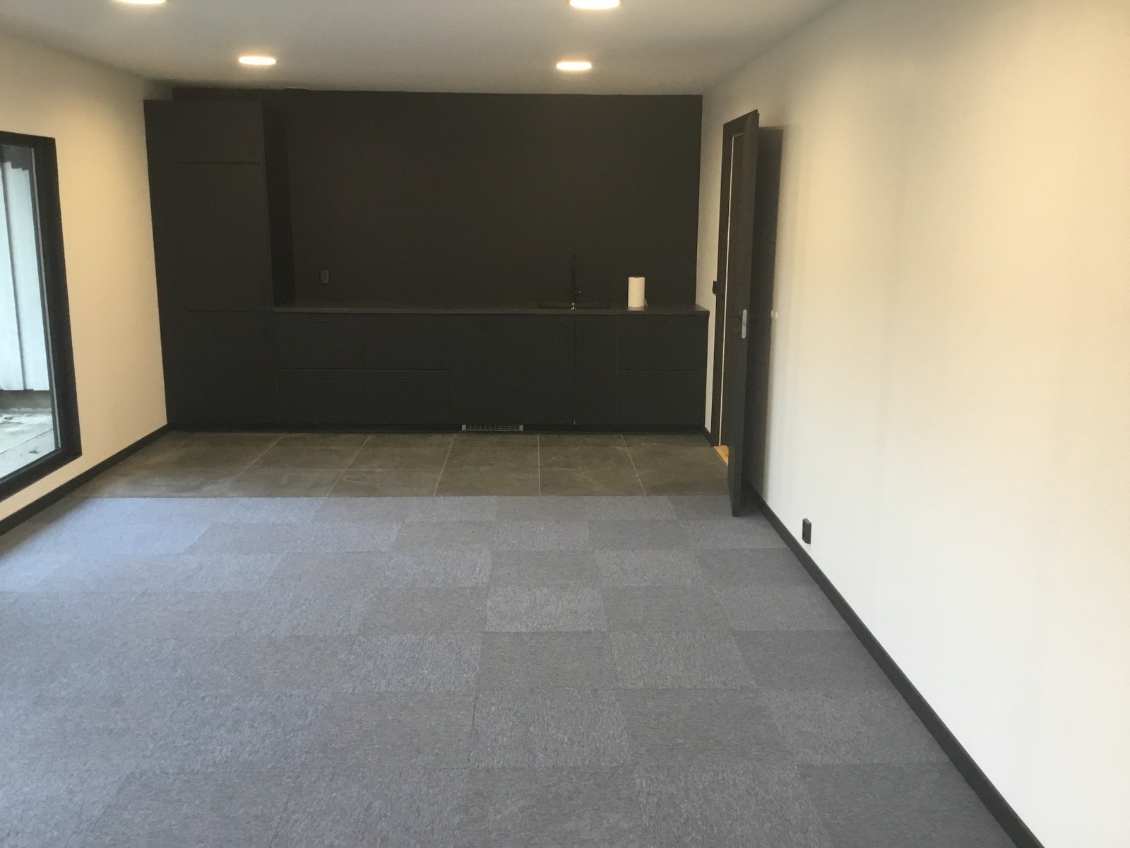 Kontordel med kjøkkeninnredning Galleribilde