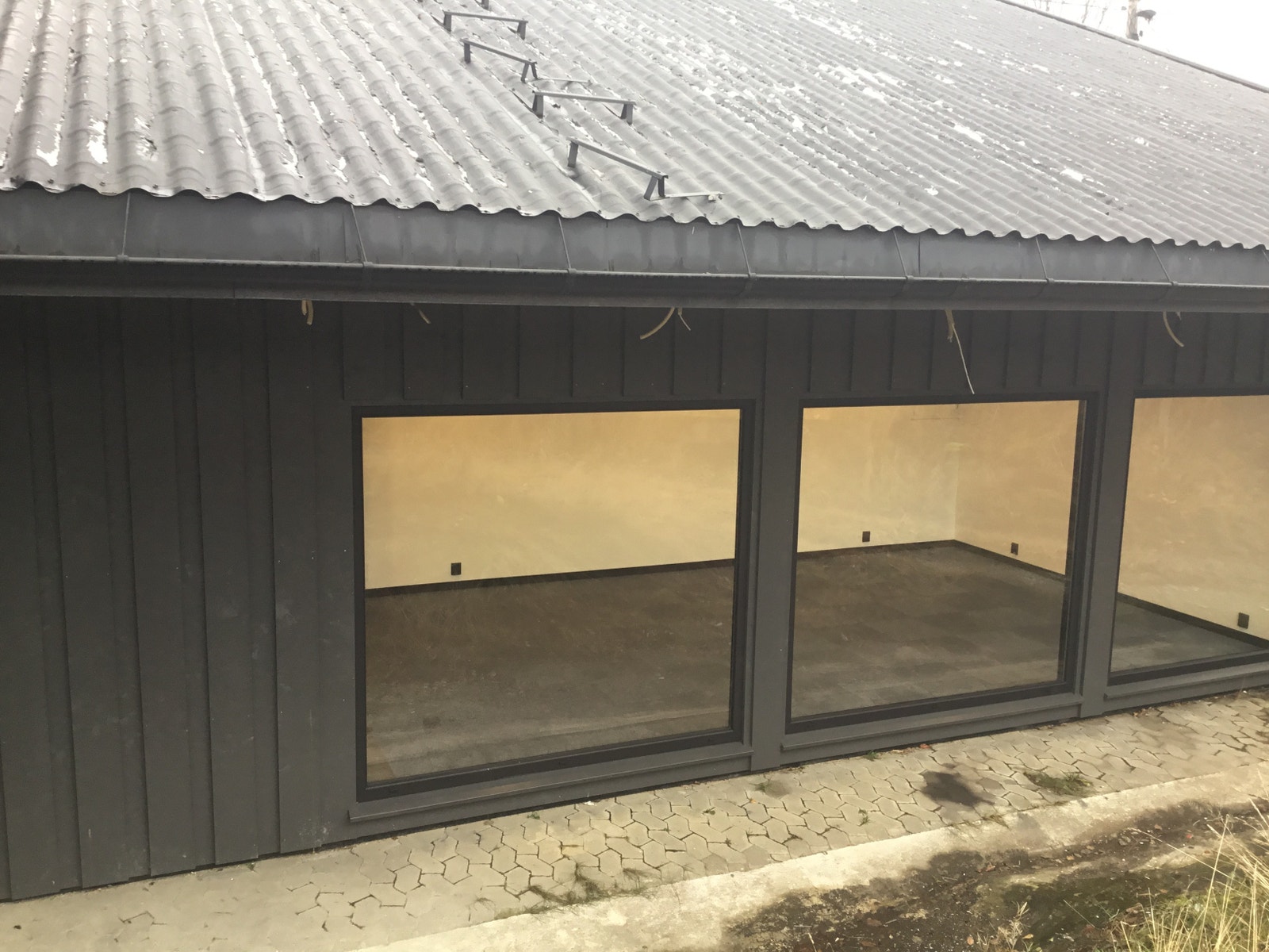 Utvendig inn mot kontordel Galleribilde